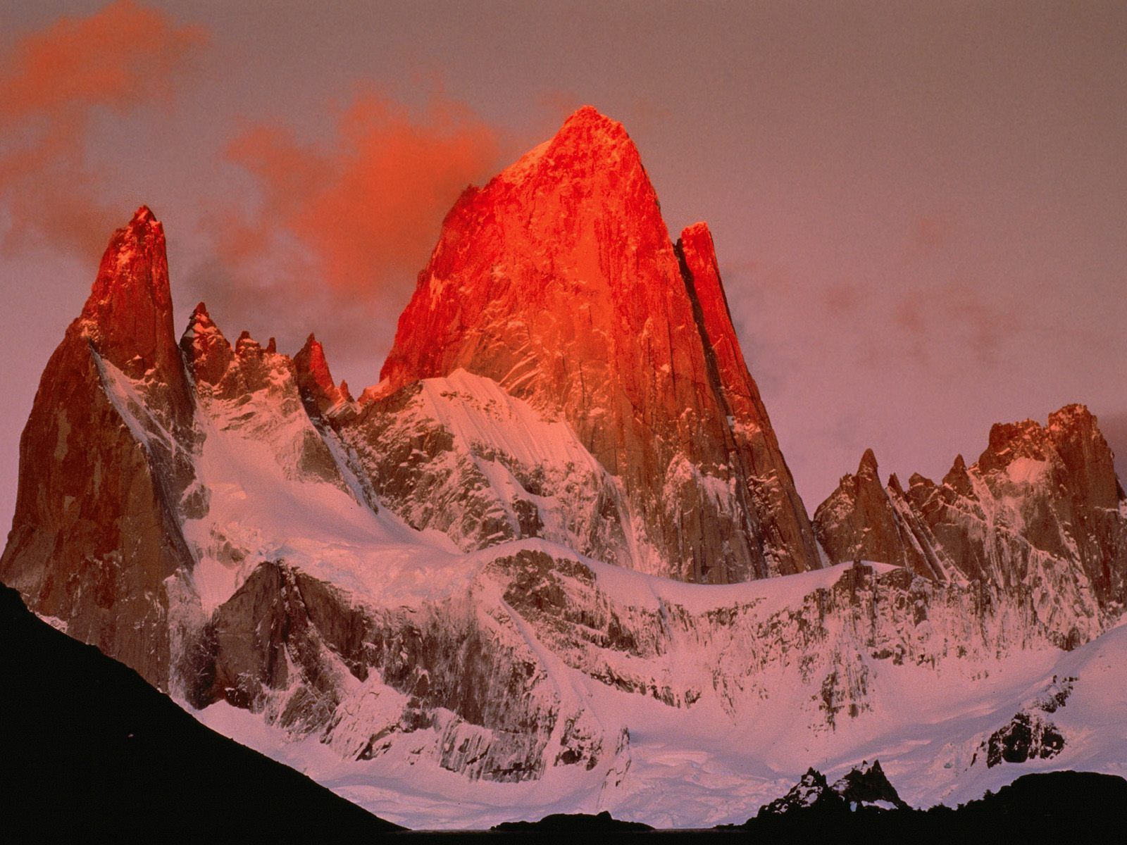 Скачать картинку Патагония, Скала, Гора, Вершина, Вечер, Аргентина, Природа в телефон бесплатно.