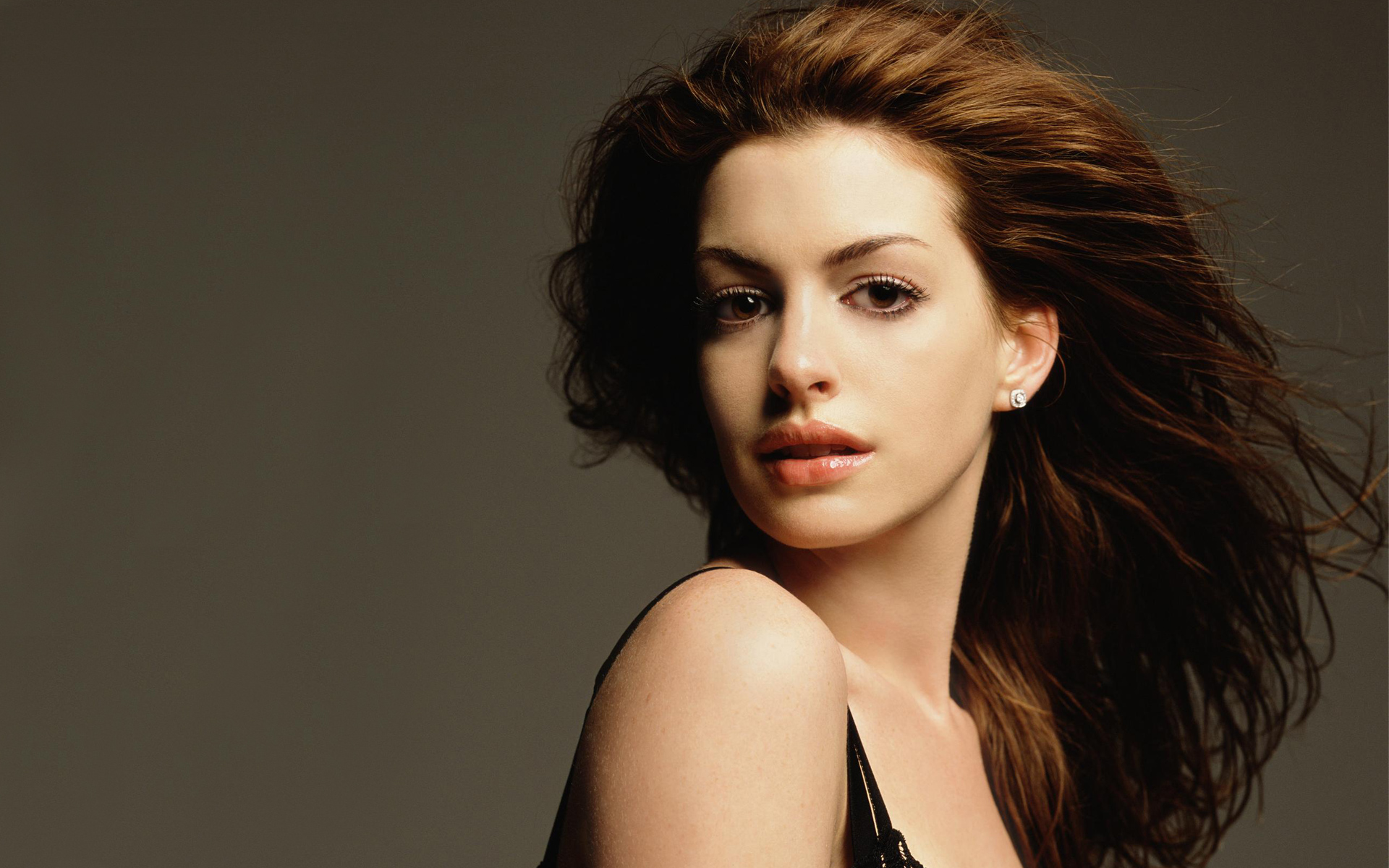 Download mobile wallpaper Anne Hathaway, Hair, Face, Celebrity for free.