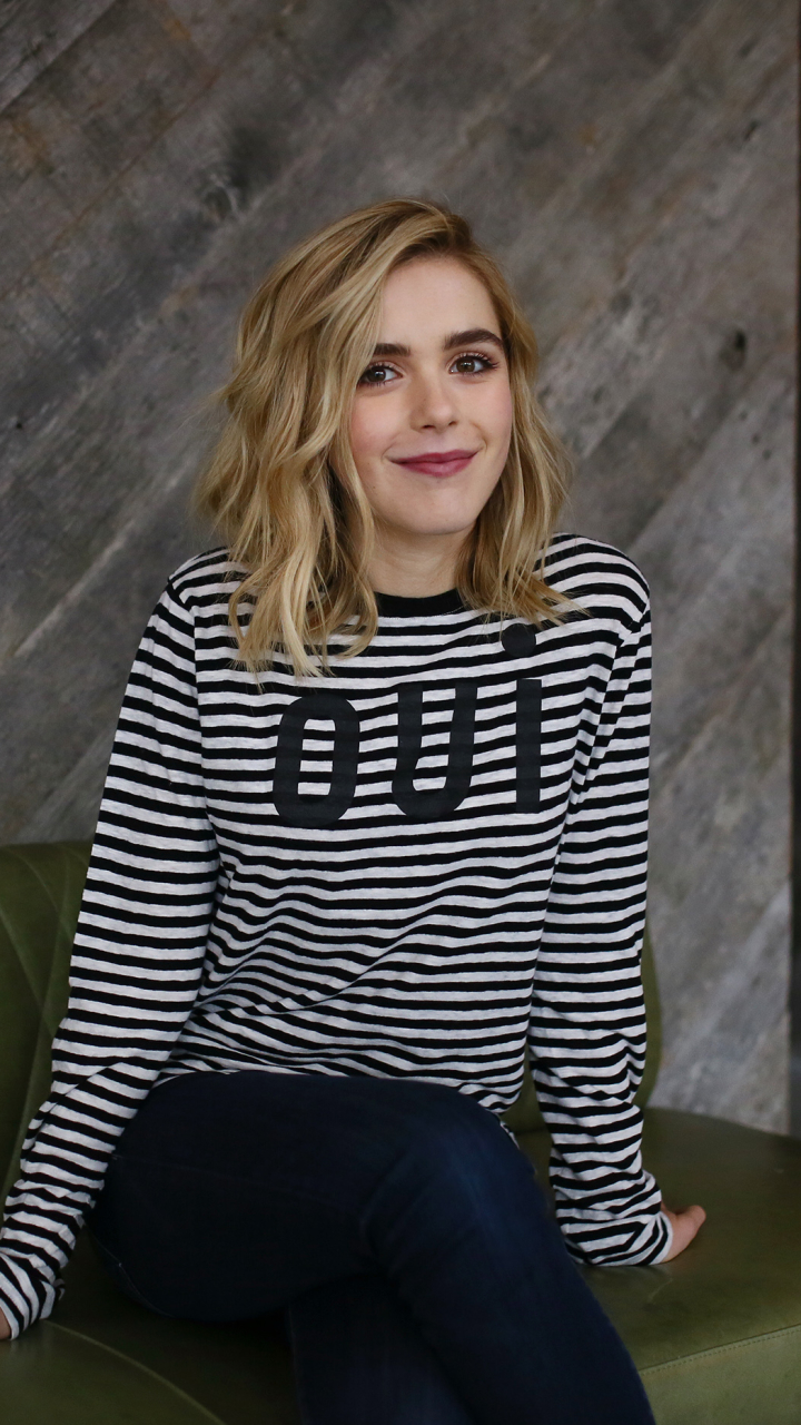 Download mobile wallpaper Celebrity, Kiernan Shipka for free.