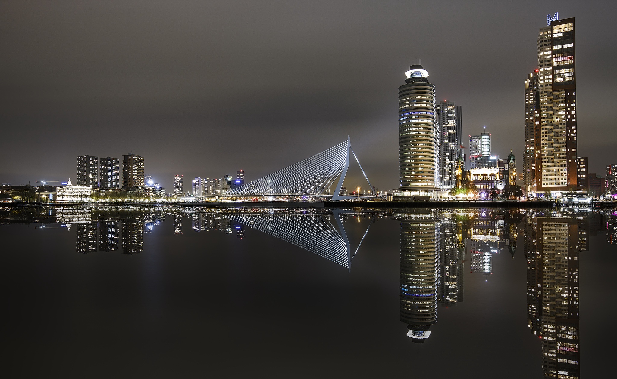 426623 скачать картинку ночь, сделано человеком, роттердам, здание, город, нидерланды, отражение, небоскрёб, города - обои и заставки бесплатно