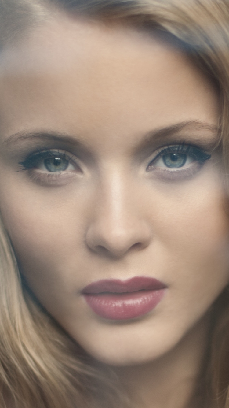 Download mobile wallpaper Music, Singer, Blonde, Face, Lipstick, Swedish, Zara Larsson for free.