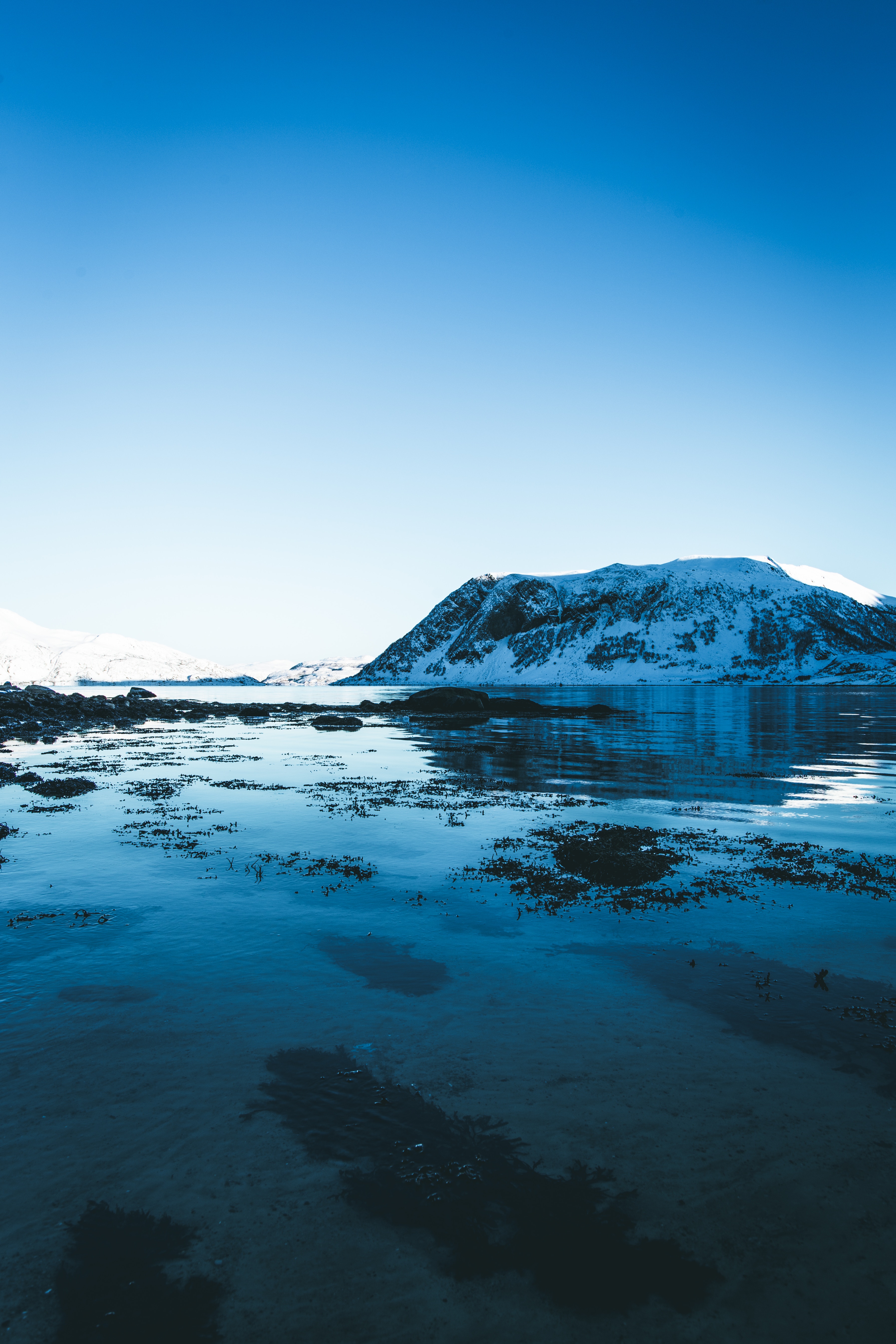 Descarga gratis la imagen Naturaleza, Cielo, Montañas, Lago, Nevado, Cubierto De Nieve, Invierno, Nieve en el escritorio de tu PC