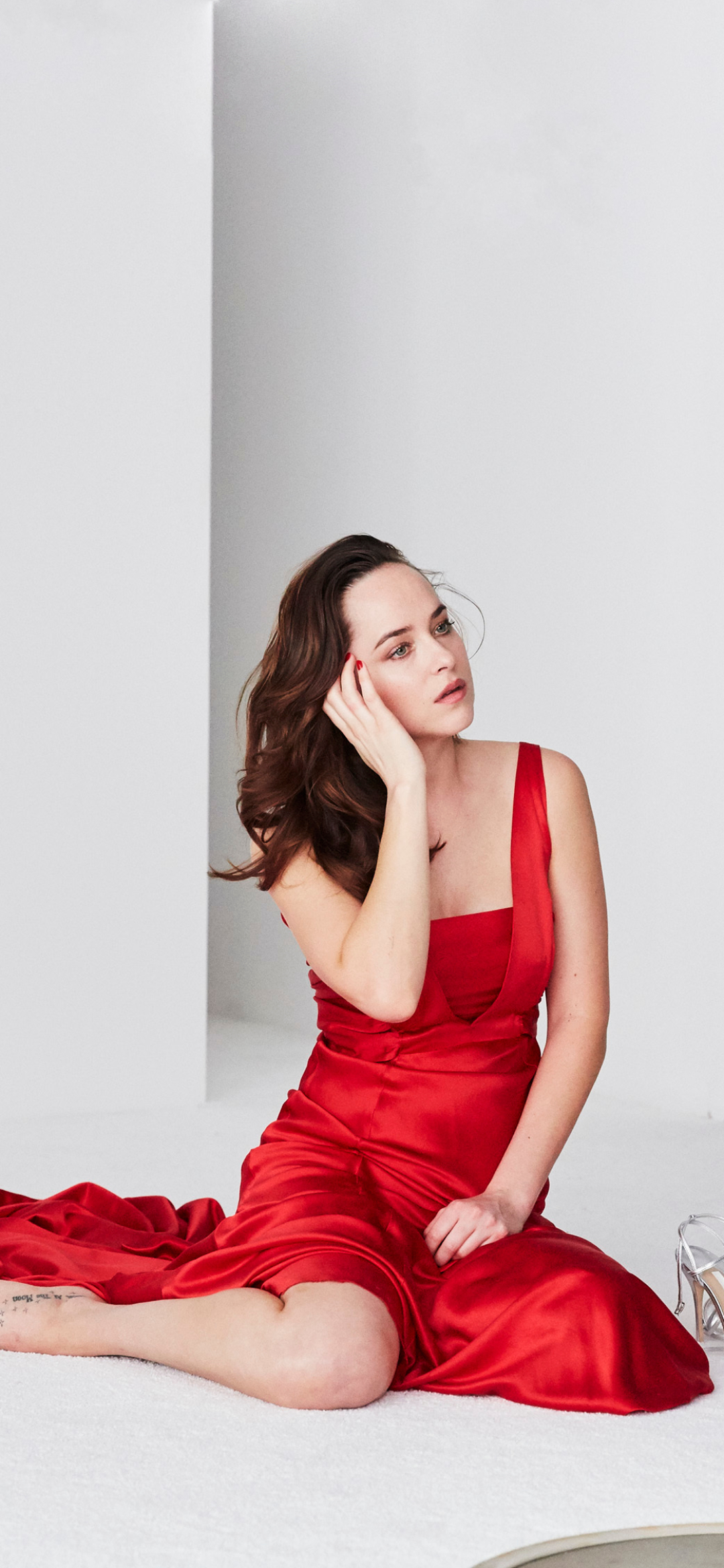 Baixar papel de parede para celular de Morena, Americano, Celebridade, Cabelo Castanho, Atriz, Vestido Vermelho, Dakota Johnson gratuito.