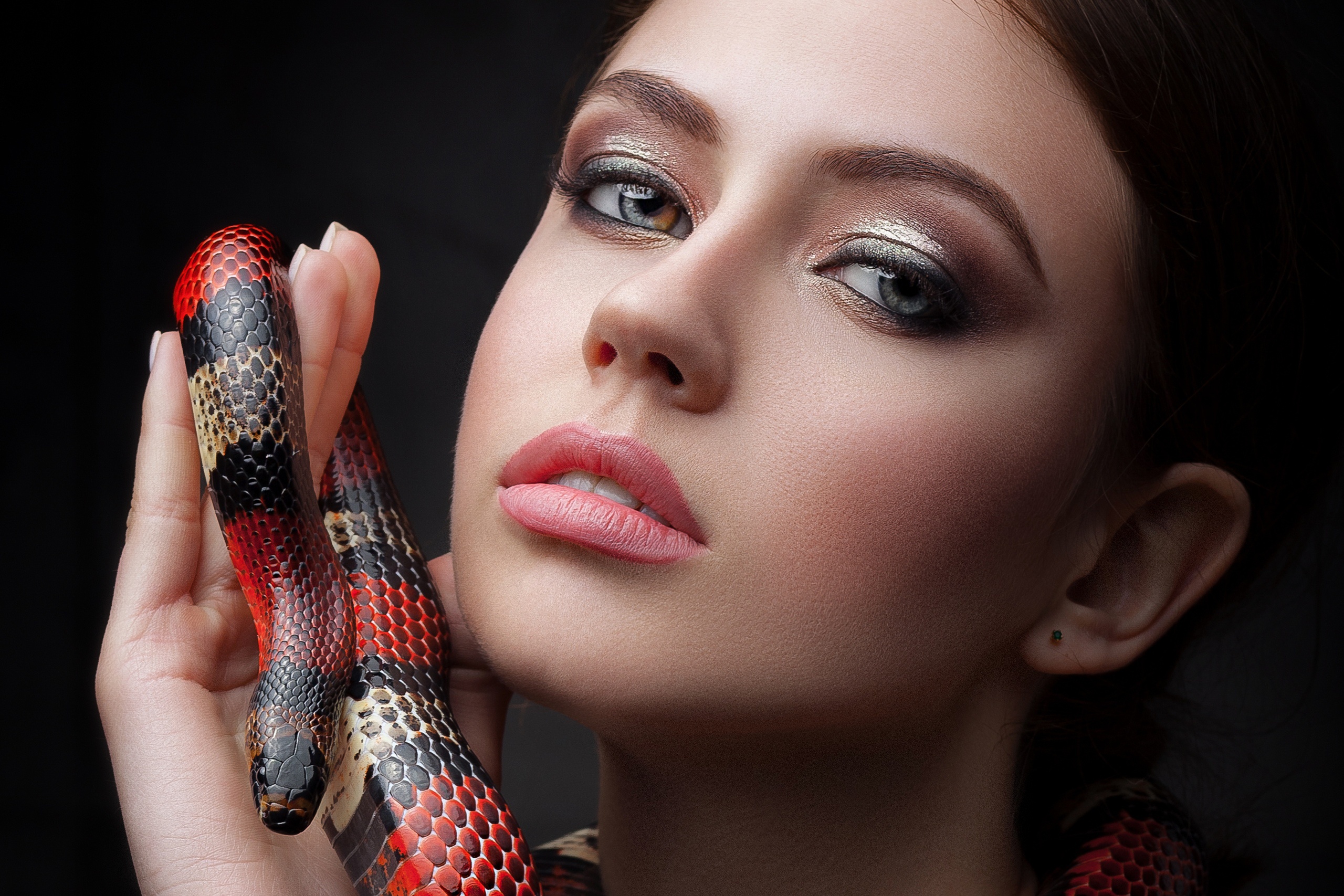 Download mobile wallpaper Hand, Snake, Portrait, Mood, Face, Women, Makeup, Natalia Gritsenko for free.