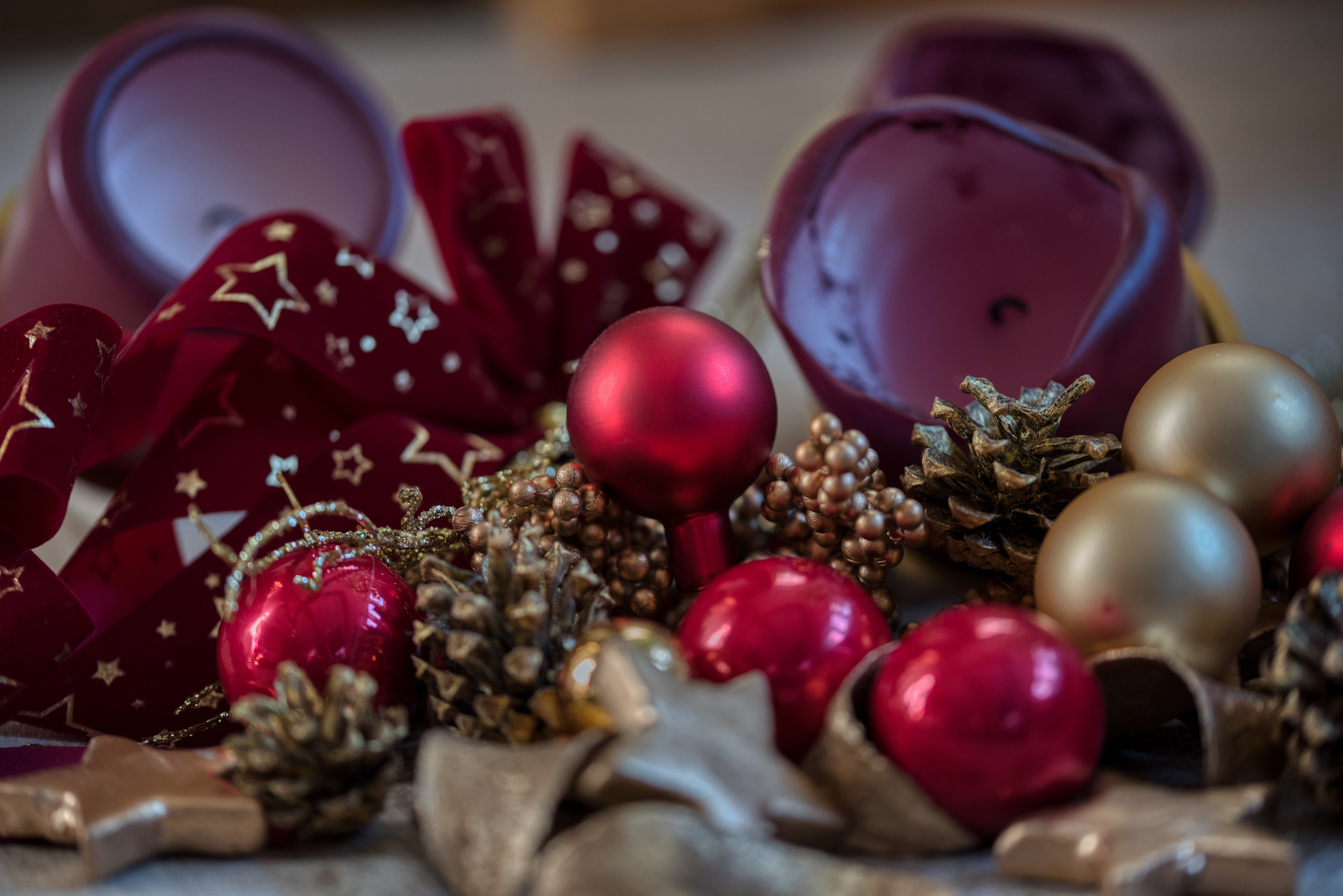 Free download wallpaper Christmas, Holiday, Candle, Christmas Ornaments, Bauble on your PC desktop