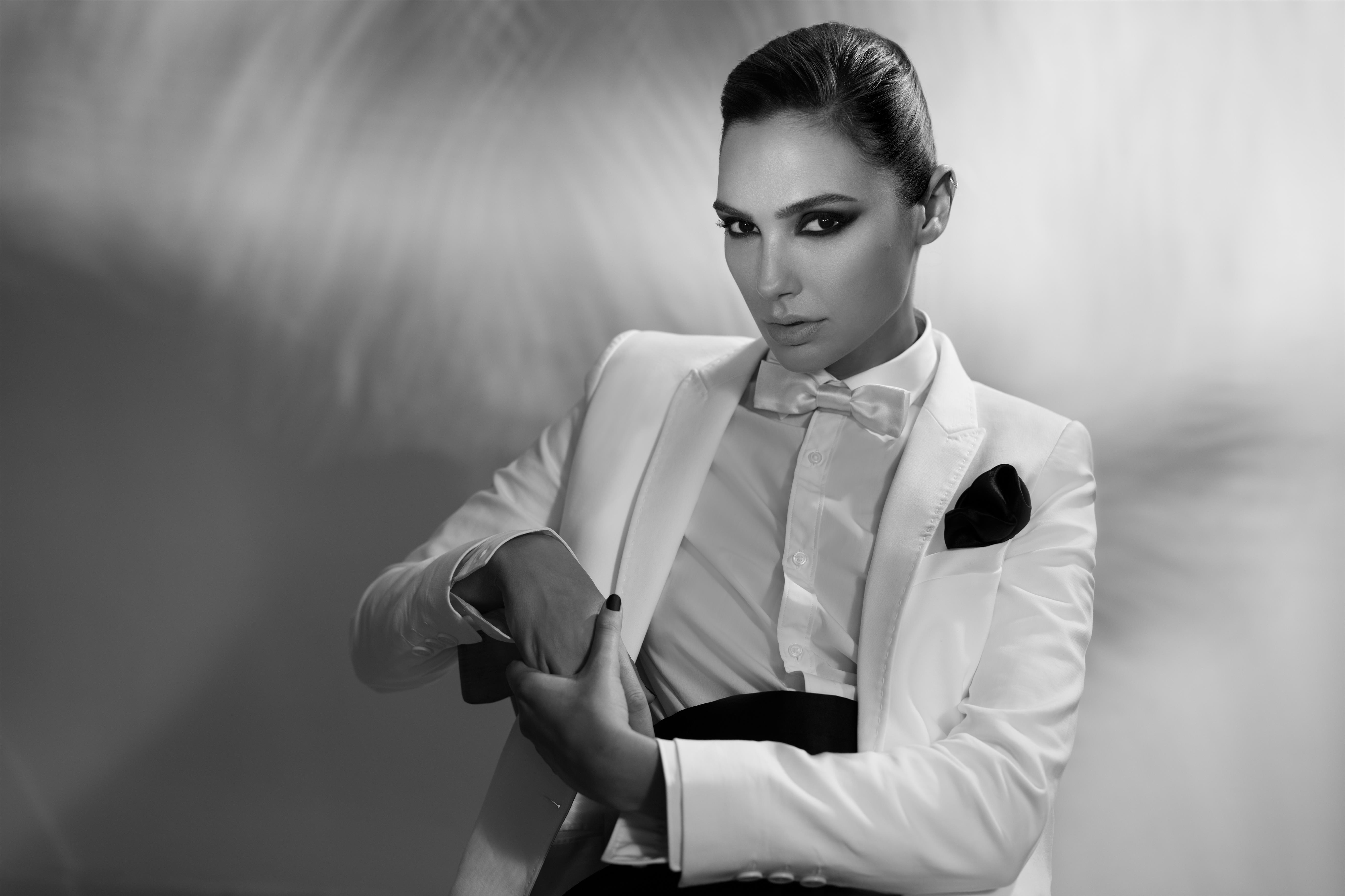 Download mobile wallpaper Model, Celebrity, Black & White, Actress, Gal Gadot, Israeli for free.