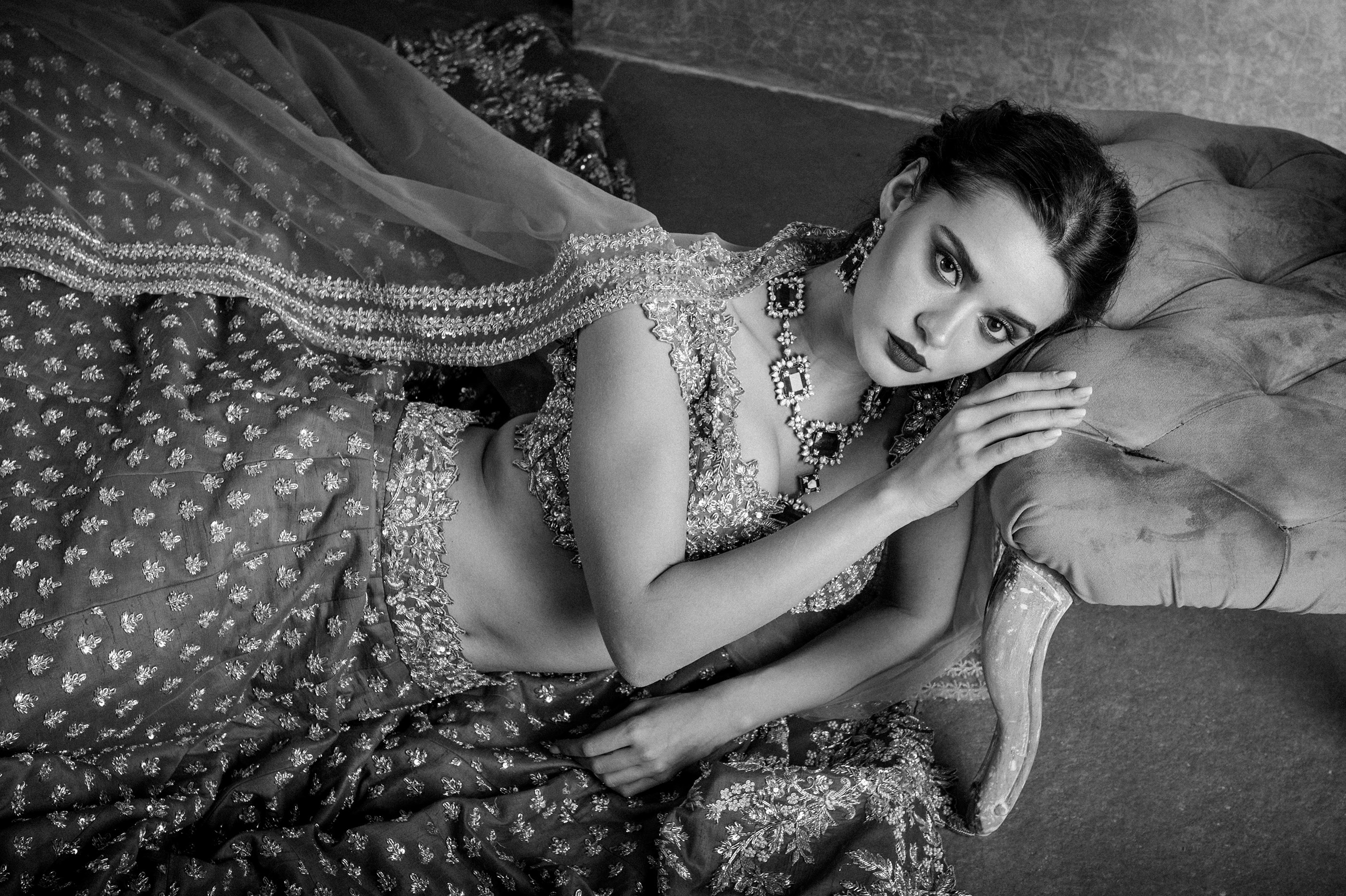 Free download wallpaper Jewelry, Hair, Brunette, Model, Women, Makeup, Indian, Black & White, Traditional Costume on your PC desktop