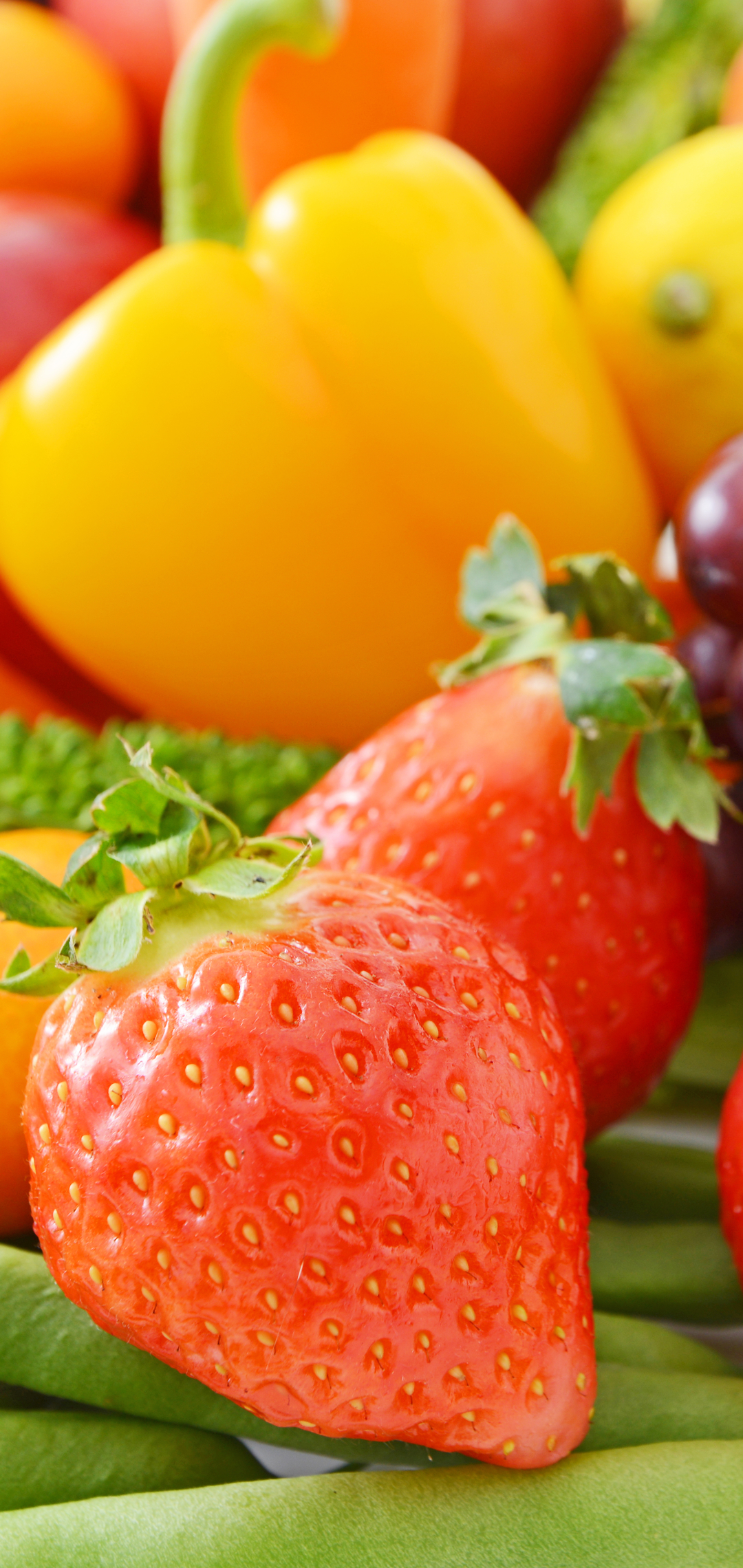 Handy-Wallpaper Erdbeere, Pfeffer, Frucht, Apfel, Nahrungsmittel, Früchte kostenlos herunterladen.