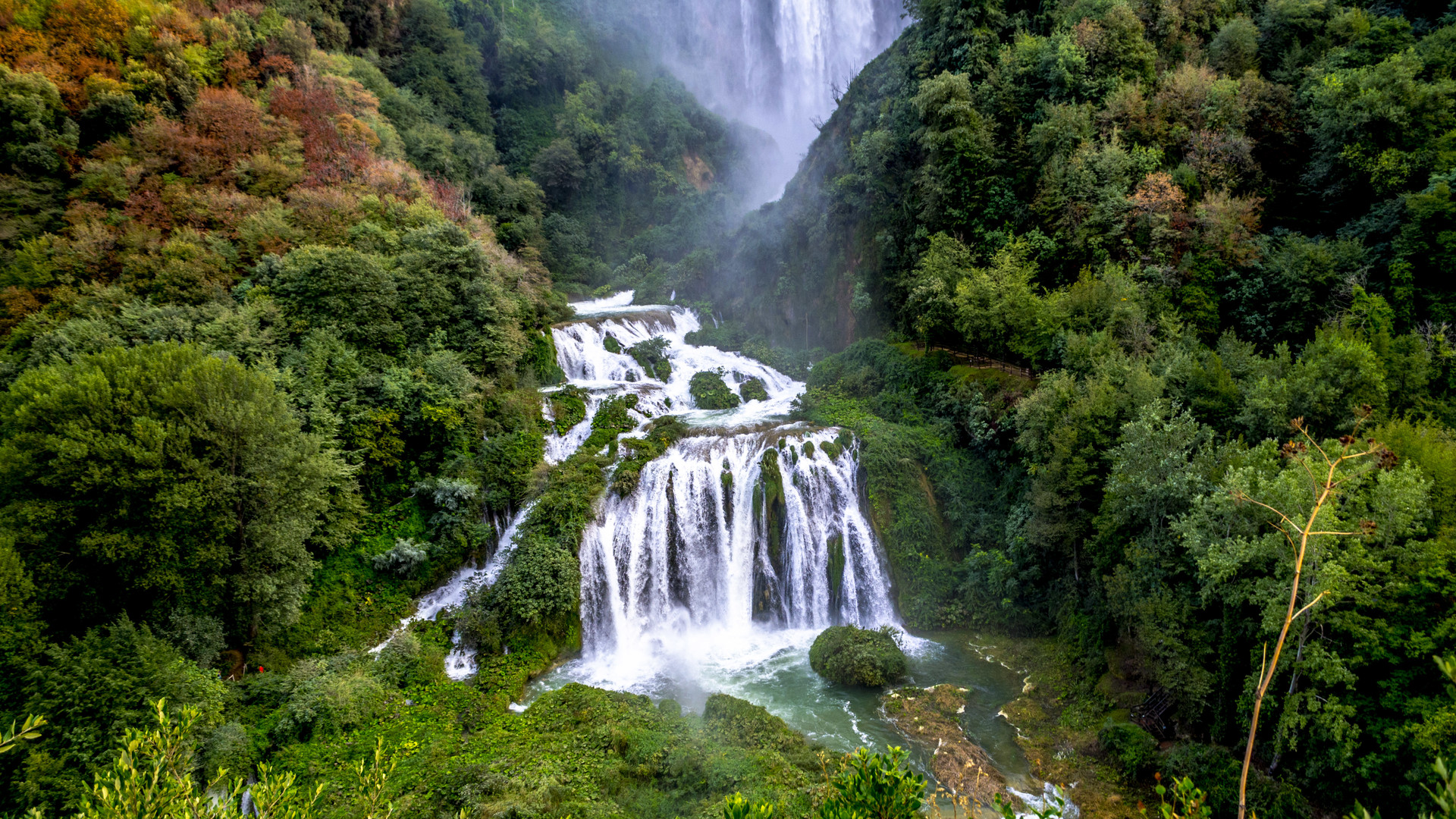 Handy-Wallpaper Wasserfälle, Italien, Wasserfall, Wald, Baum, Erde/natur, Cascata Delle Marmore kostenlos herunterladen.