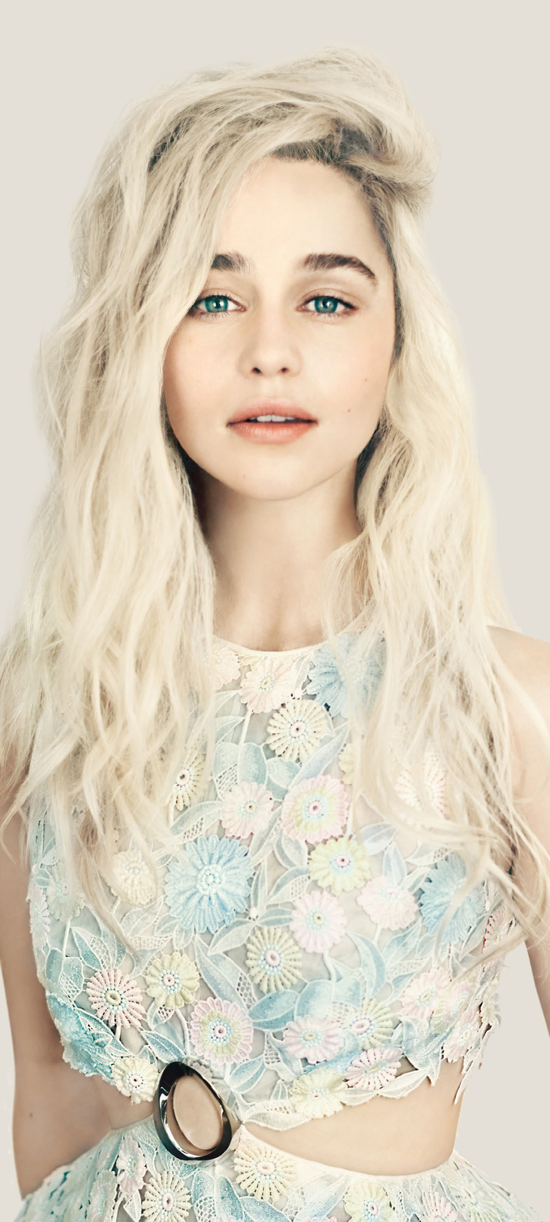 Download mobile wallpaper Blonde, English, Face, Celebrity, Actress, Emilia Clarke for free.