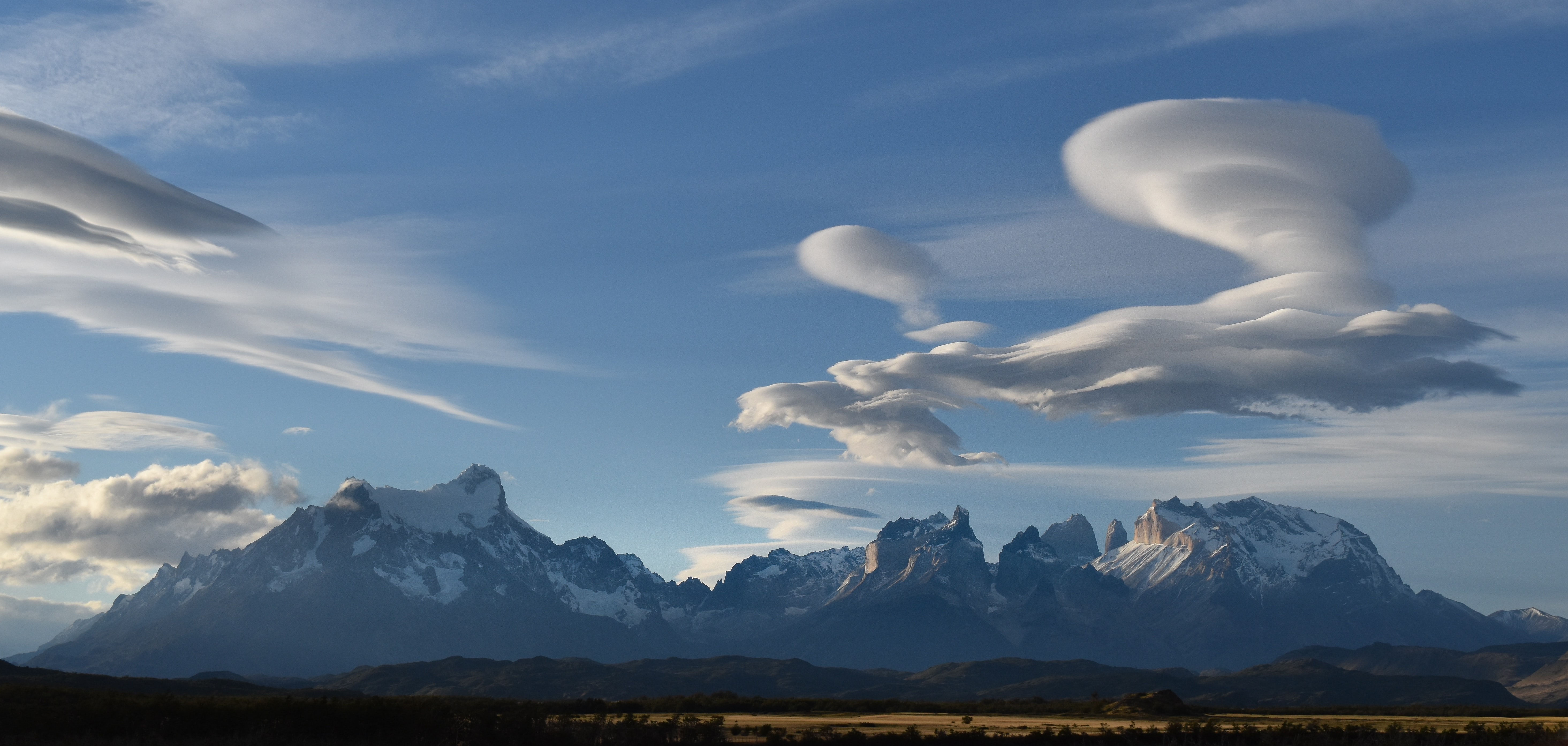 Laden Sie das Gebirge, Wolke, Chile, Patagonien, Berge, Erde/natur, Nationalpark Torres Del Paine-Bild kostenlos auf Ihren PC-Desktop herunter