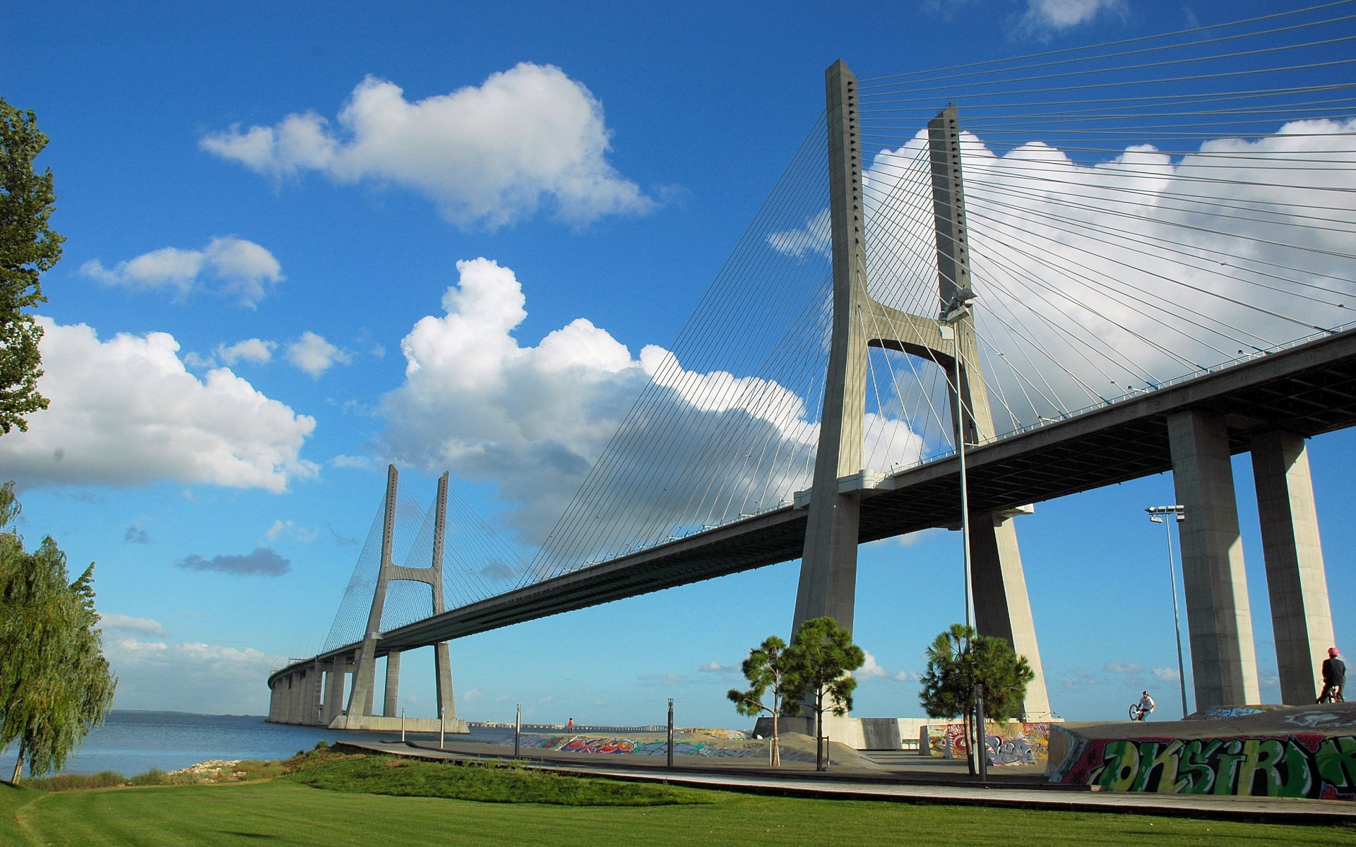 Téléchargez des papiers peints mobile Pont Vasco Da Gama, Des Ponts, Construction Humaine gratuitement.