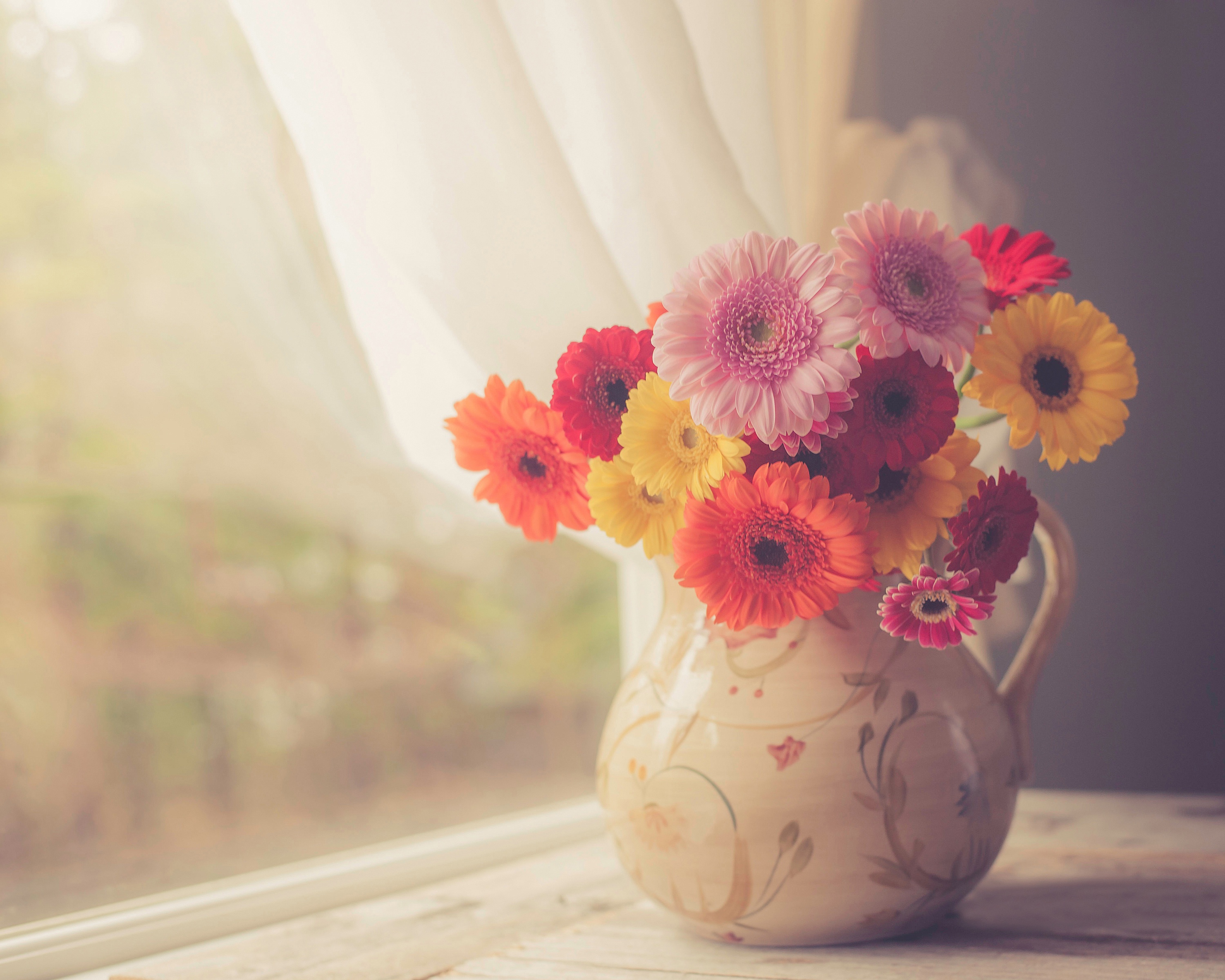 Download mobile wallpaper Flower, Vase, Gerbera, Man Made for free.