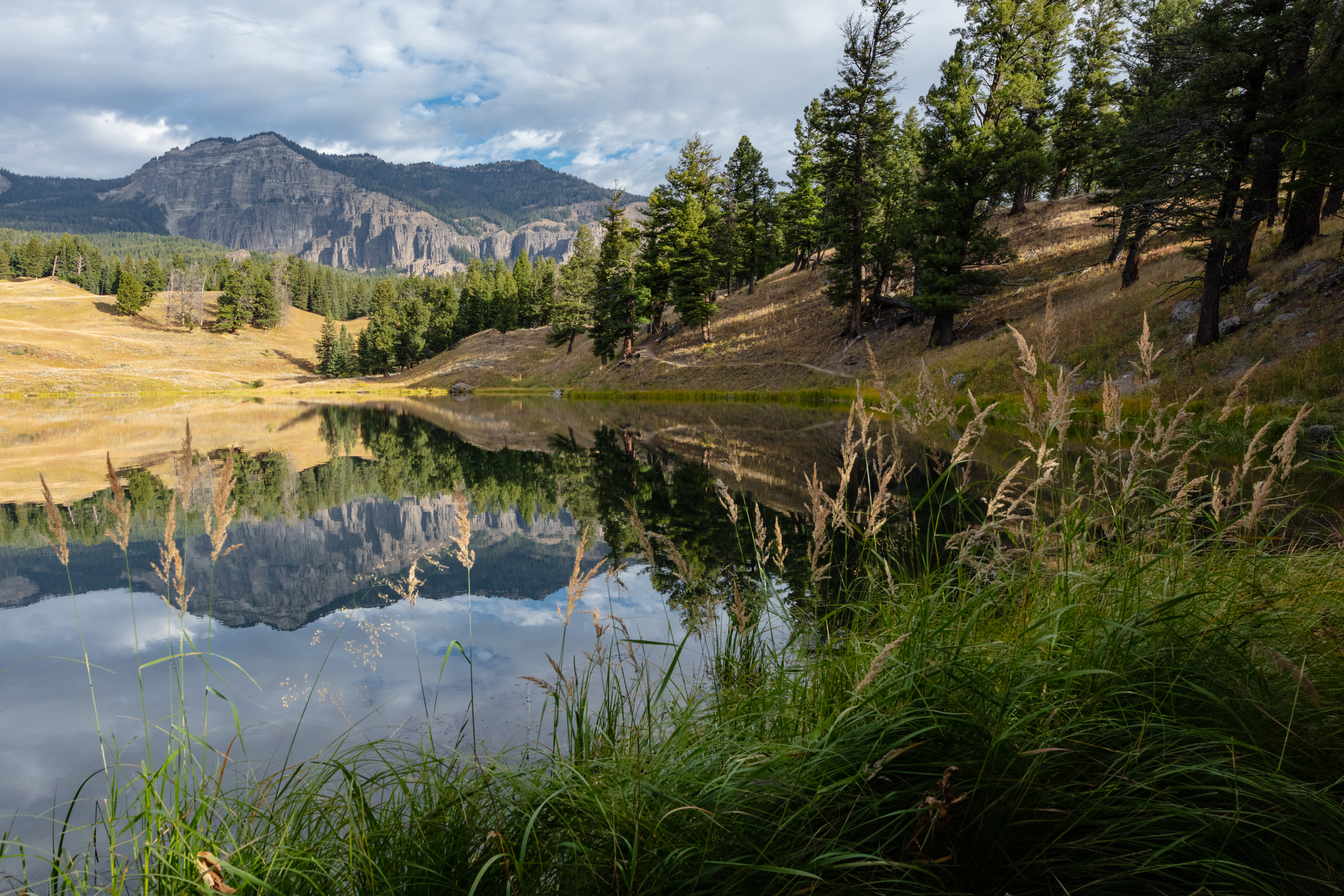 PCデスクトップに自然, 草, 湖, 山脈, 風景画像を無料でダウンロード