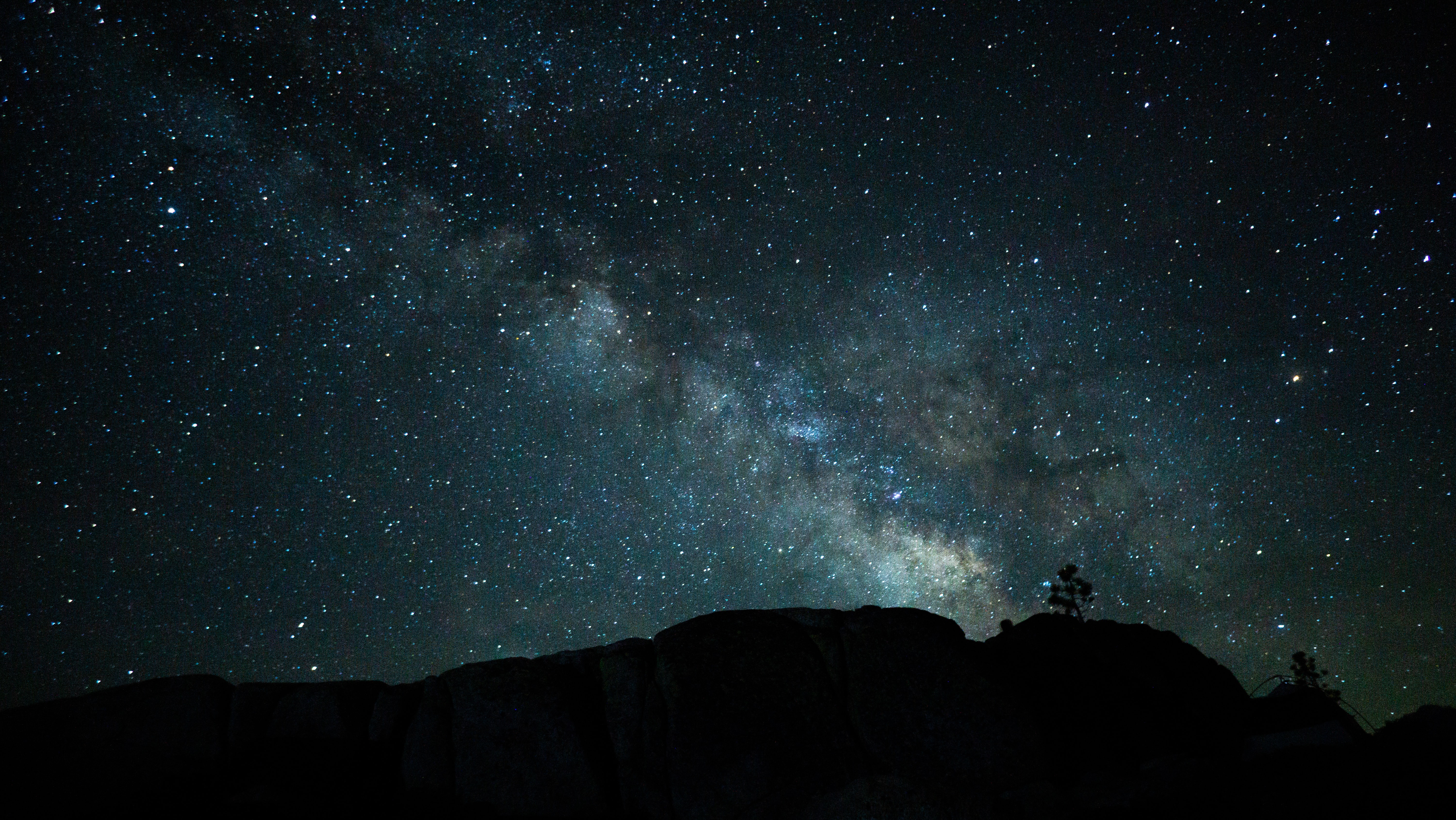 Descarga gratis la imagen Naturaleza, Noche, Cerro, Loma, Estrellas, Nebulosa en el escritorio de tu PC