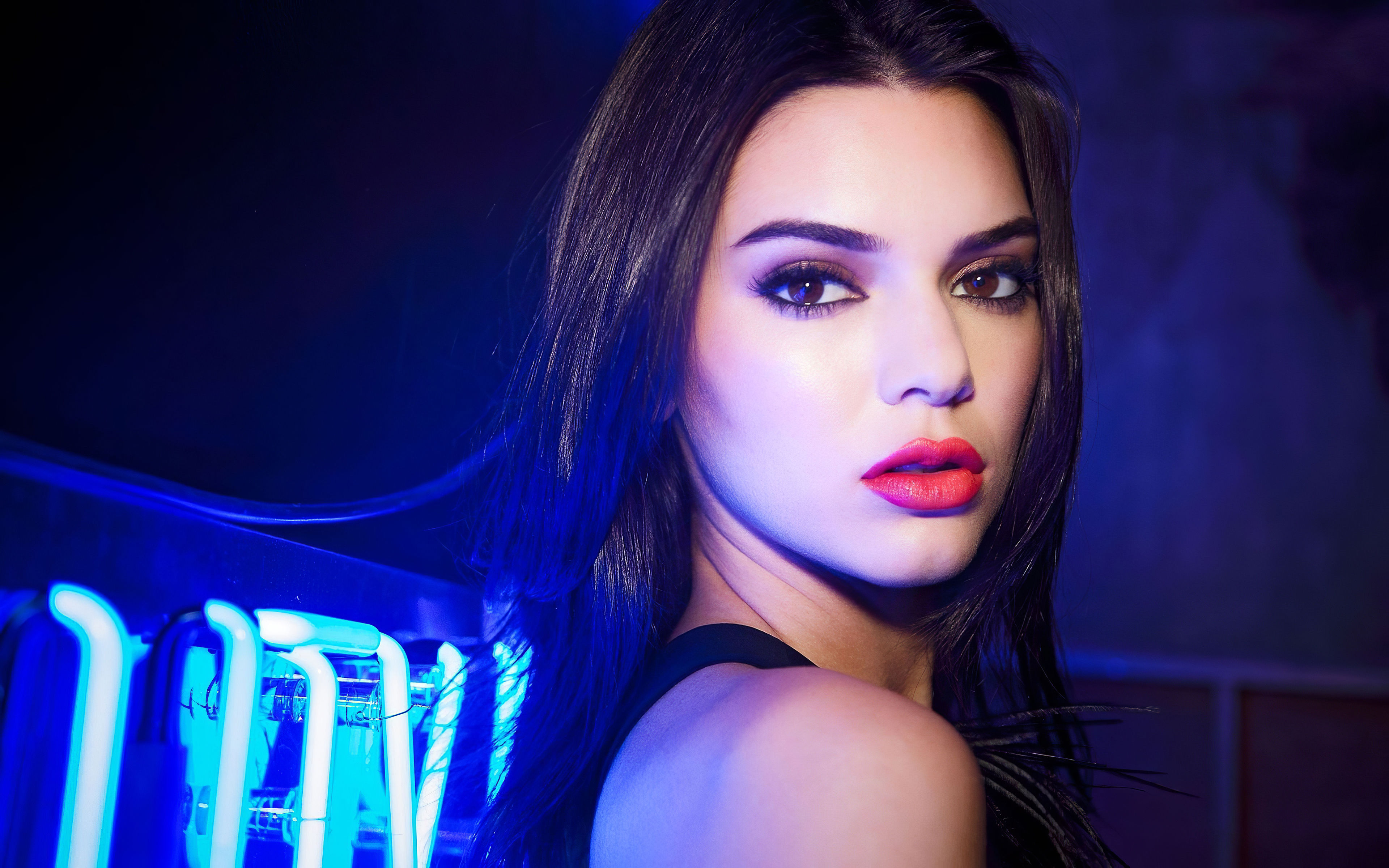 Free download wallpaper Model, American, Celebrity, Brown Eyes, Black Hair, Lipstick, Kendall Jenner on your PC desktop