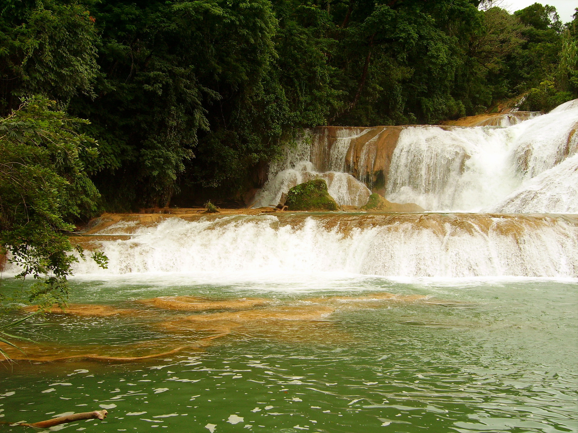 Handy-Wallpaper Fluss, Szene, Wasser, Wasserfall, Wasserfälle, Erde/natur, Landschaft kostenlos herunterladen.