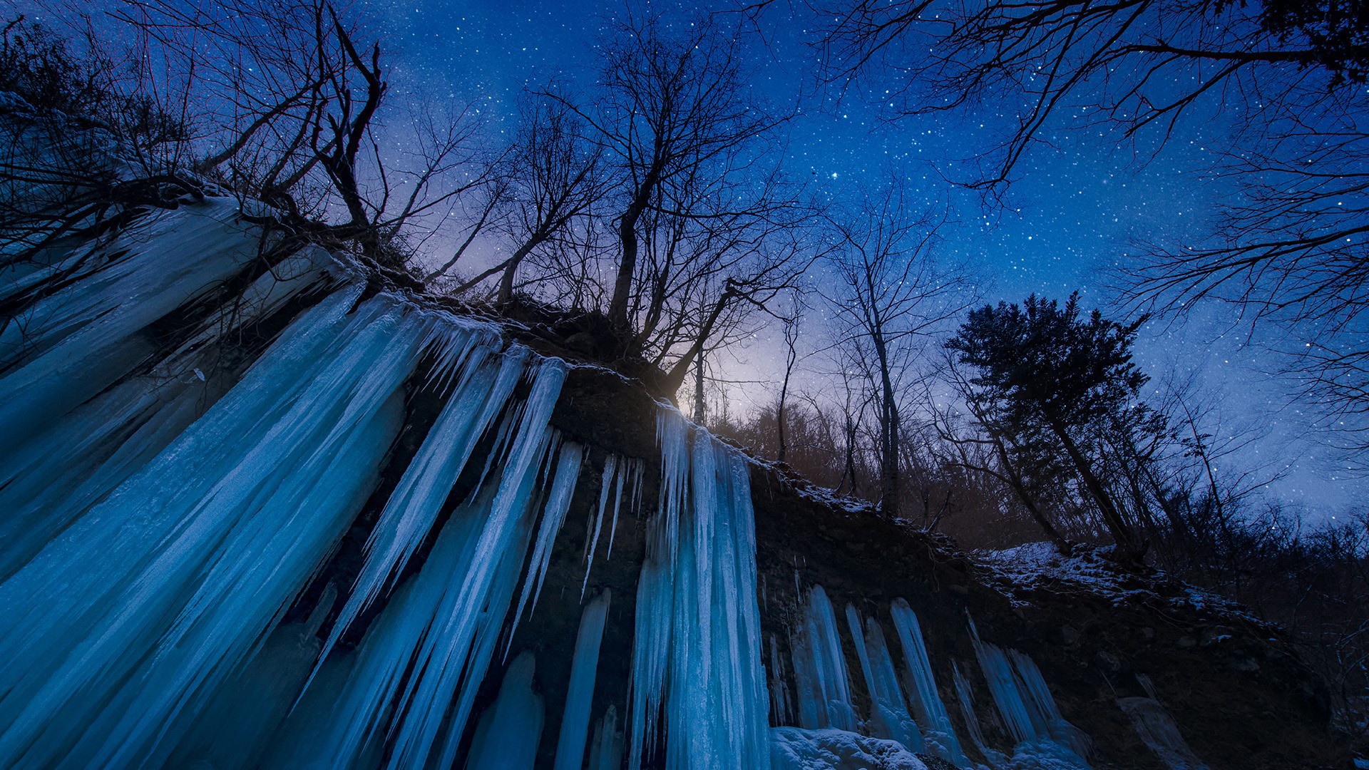 Download mobile wallpaper Winter, Nature, Stars, Night, Waterfalls, Waterfall, Tree, Earth, Japan, Frozen for free.