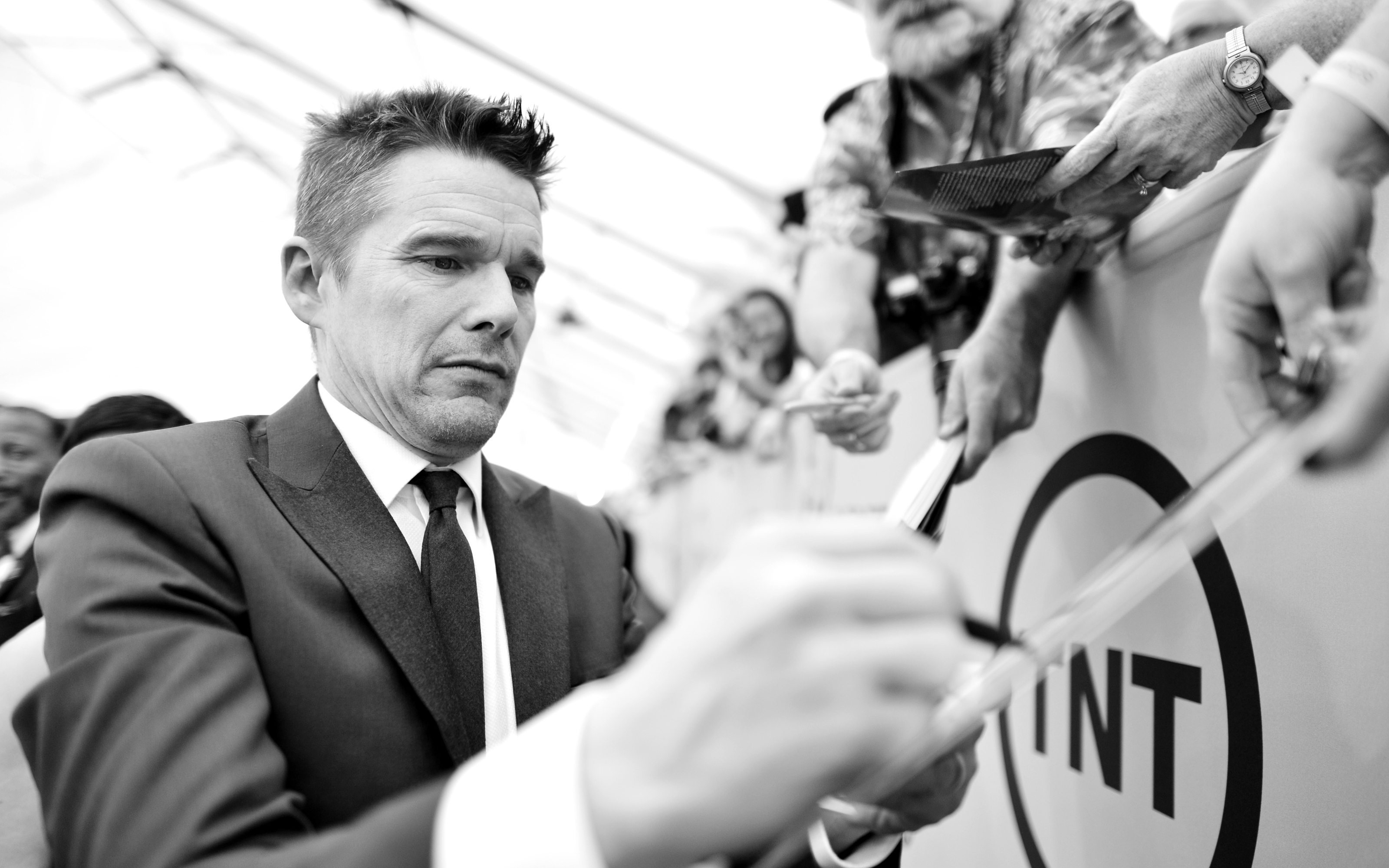 Free download wallpaper American, Celebrity, Black & White, Actor, Ethan Hawke on your PC desktop
