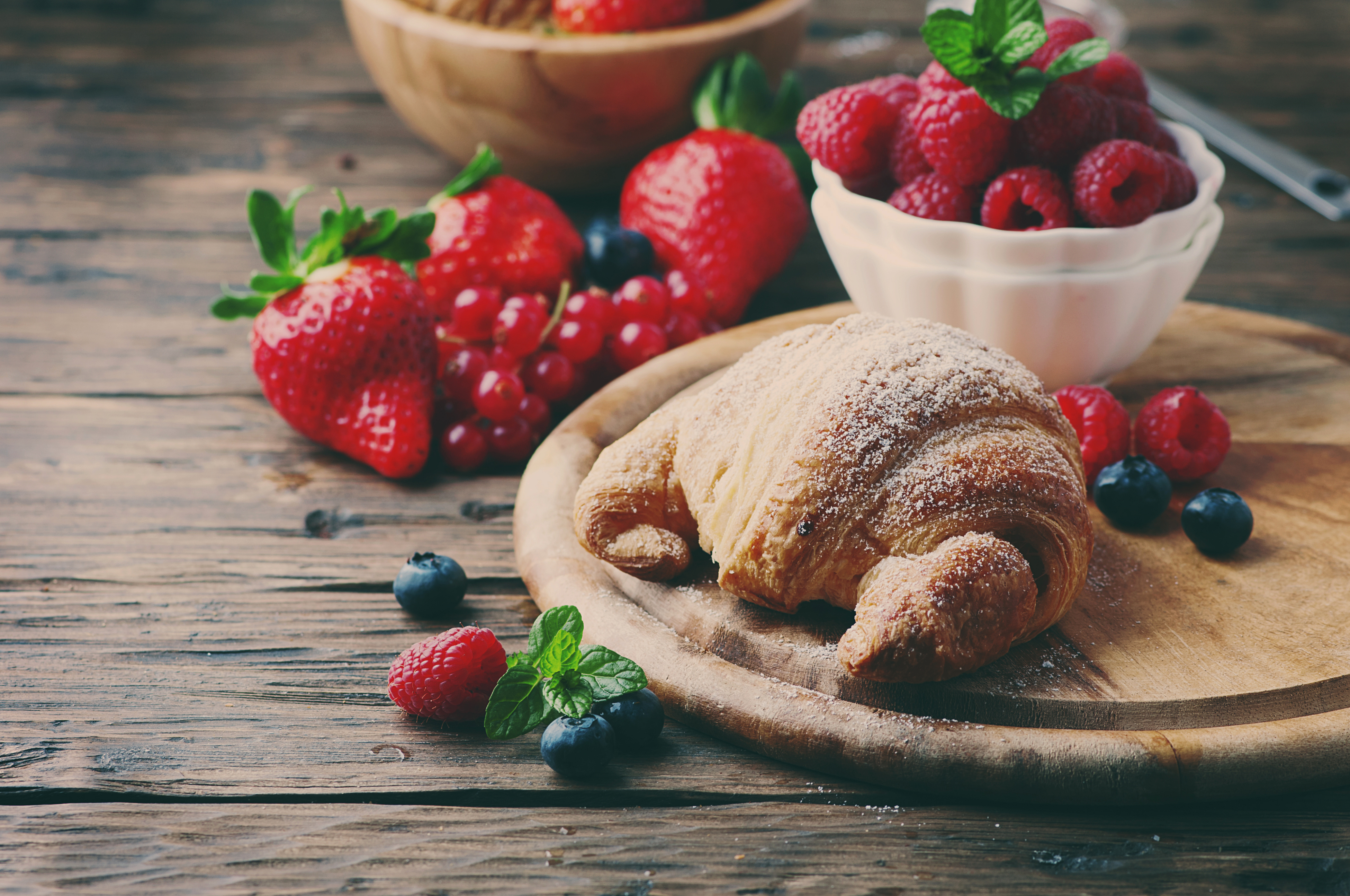 Free download wallpaper Food, Strawberry, Blueberry, Raspberry, Still Life, Berry, Fruit, Croissant, Viennoiserie on your PC desktop