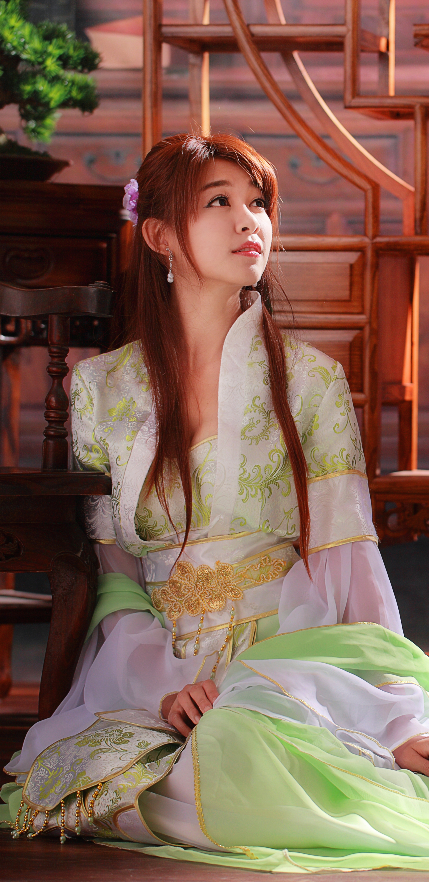 Download mobile wallpaper Vase, Women, Asian, National Dress, Xiǎo Zǐ for free.