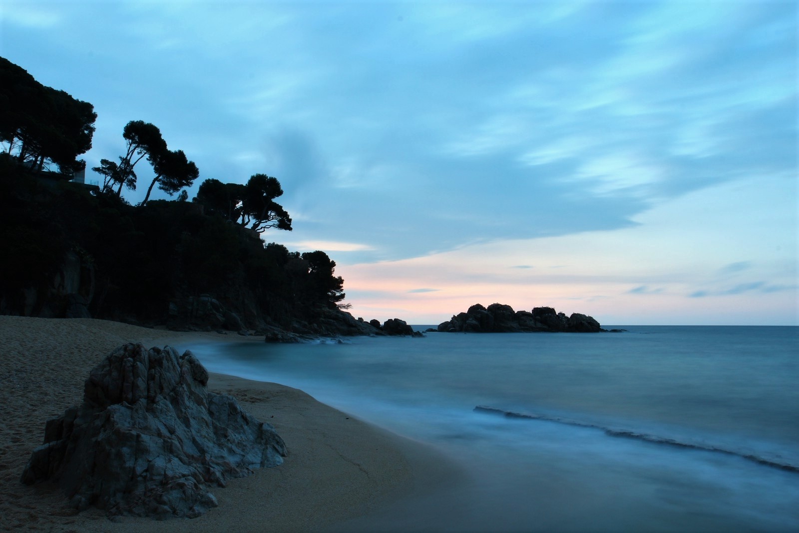 Download mobile wallpaper Sunset, Sea, Beach, Horizon, Ocean, Earth, Dusk, Cloud for free.