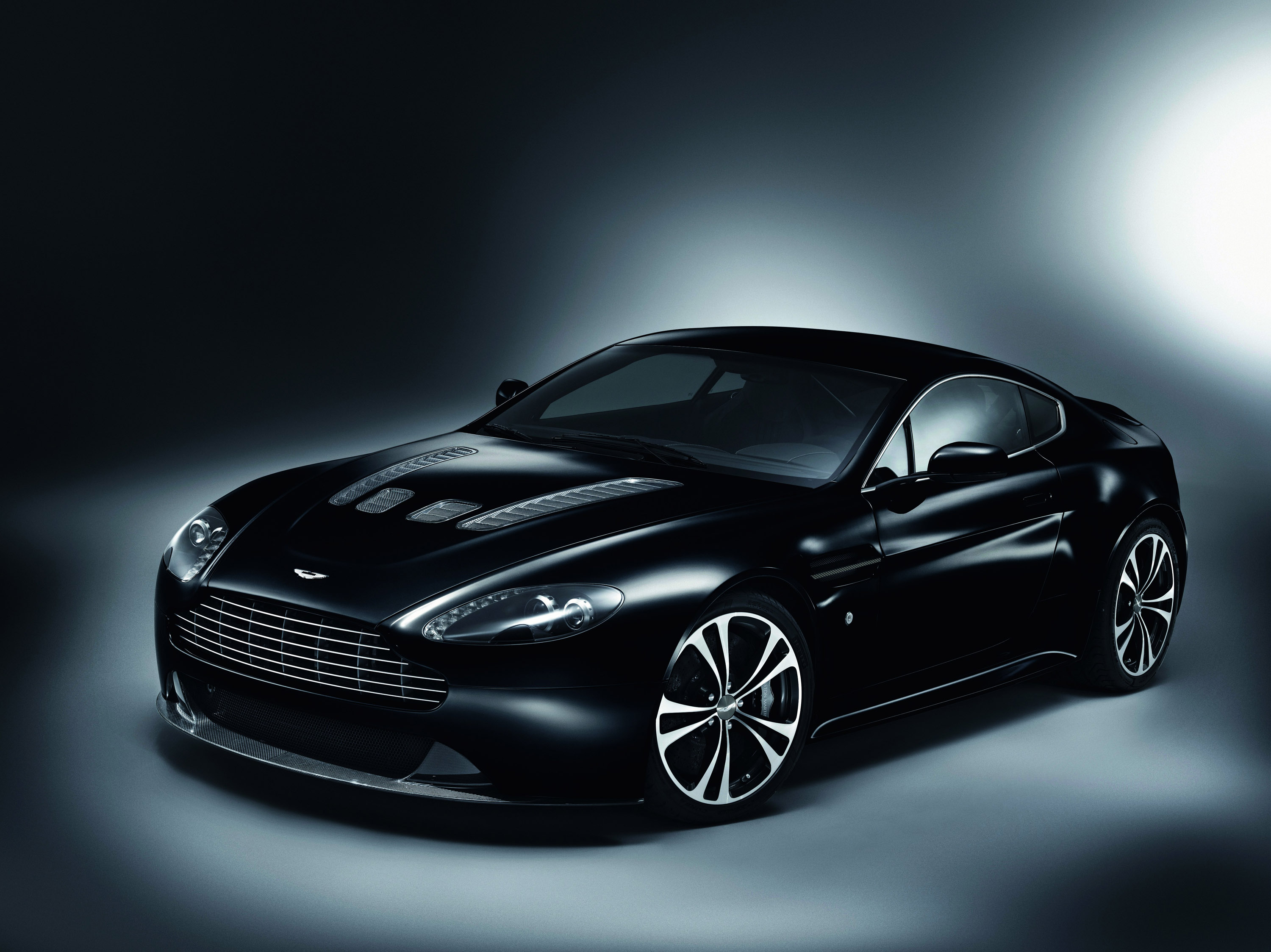 Baixar papel de parede para celular de Aston Martin, Carro, Veículos, Carro Preto, Aston Martin V12 Vantage gratuito.