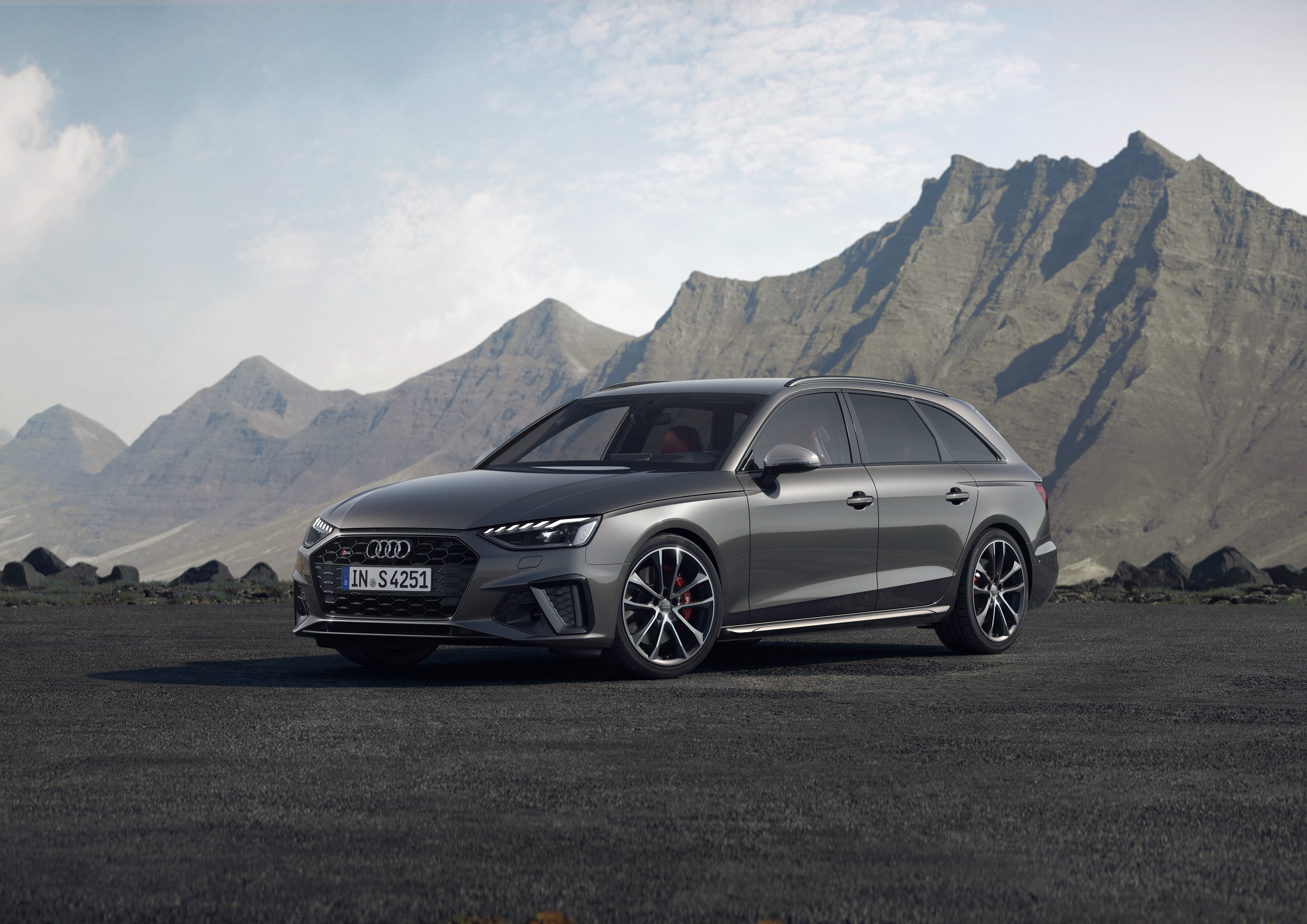 Laden Sie Audi S4 Avant HD-Desktop-Hintergründe herunter