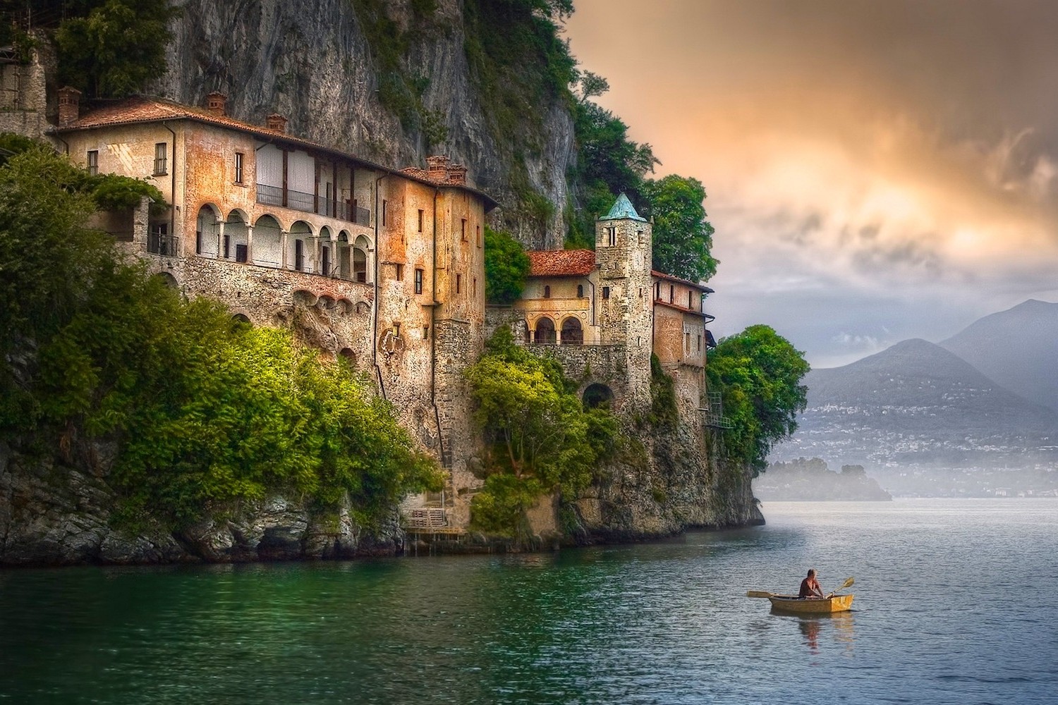 Free download wallpaper Italy, House, Boat, Coastline, Man Made on your PC desktop