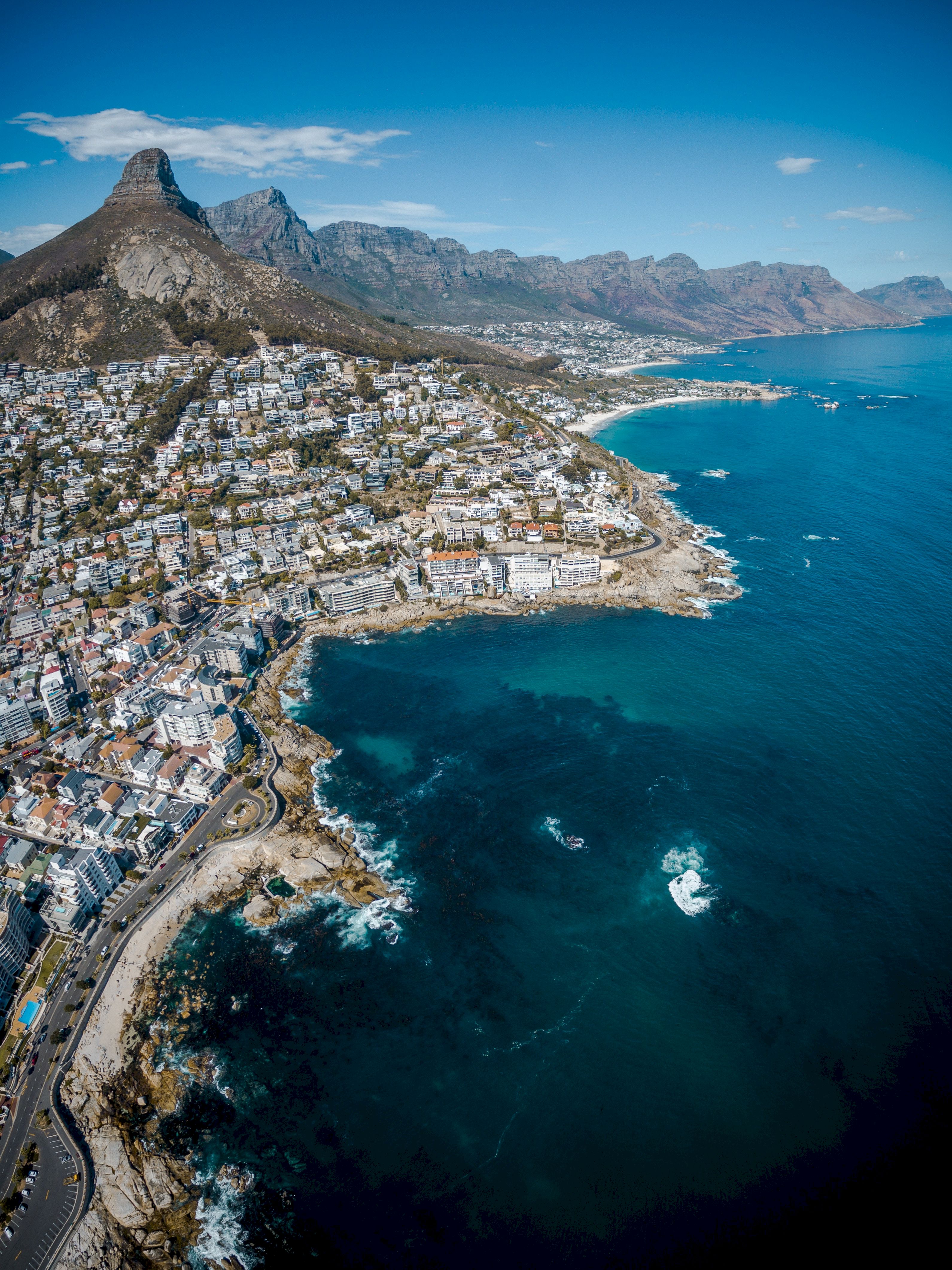 Скачать обои бесплатно Южная Африка, Вид Сверху, Природа, Скалы, Побережье, Город, Океан картинка на рабочий стол ПК