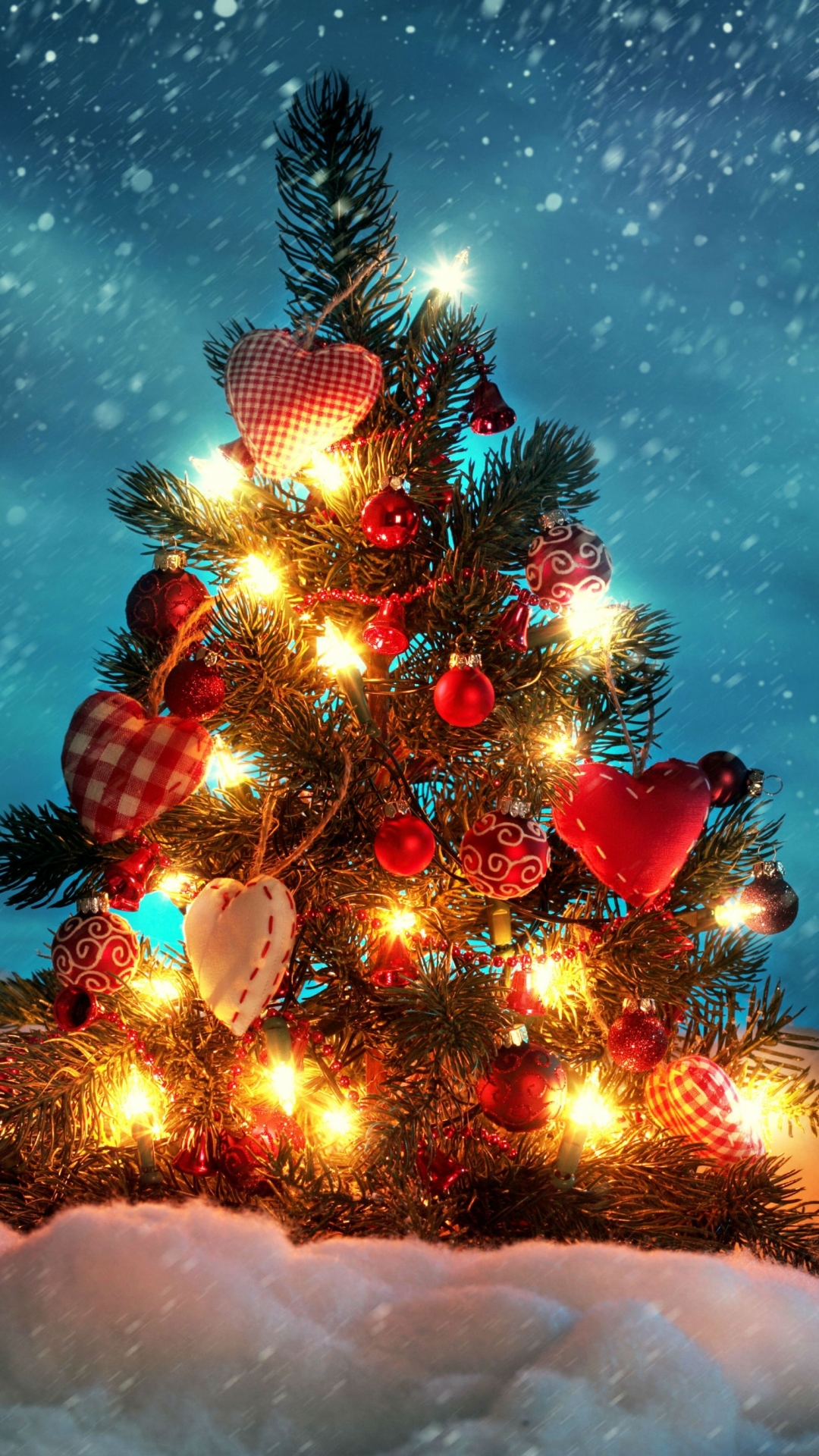 Handy-Wallpaper Feiertage, Winter, Schnee, Weihnachten, Weihnachtsschmuck, Weihnachtsbaum, Schneefall, Nacht, Weihnachtsbeleuchtung kostenlos herunterladen.