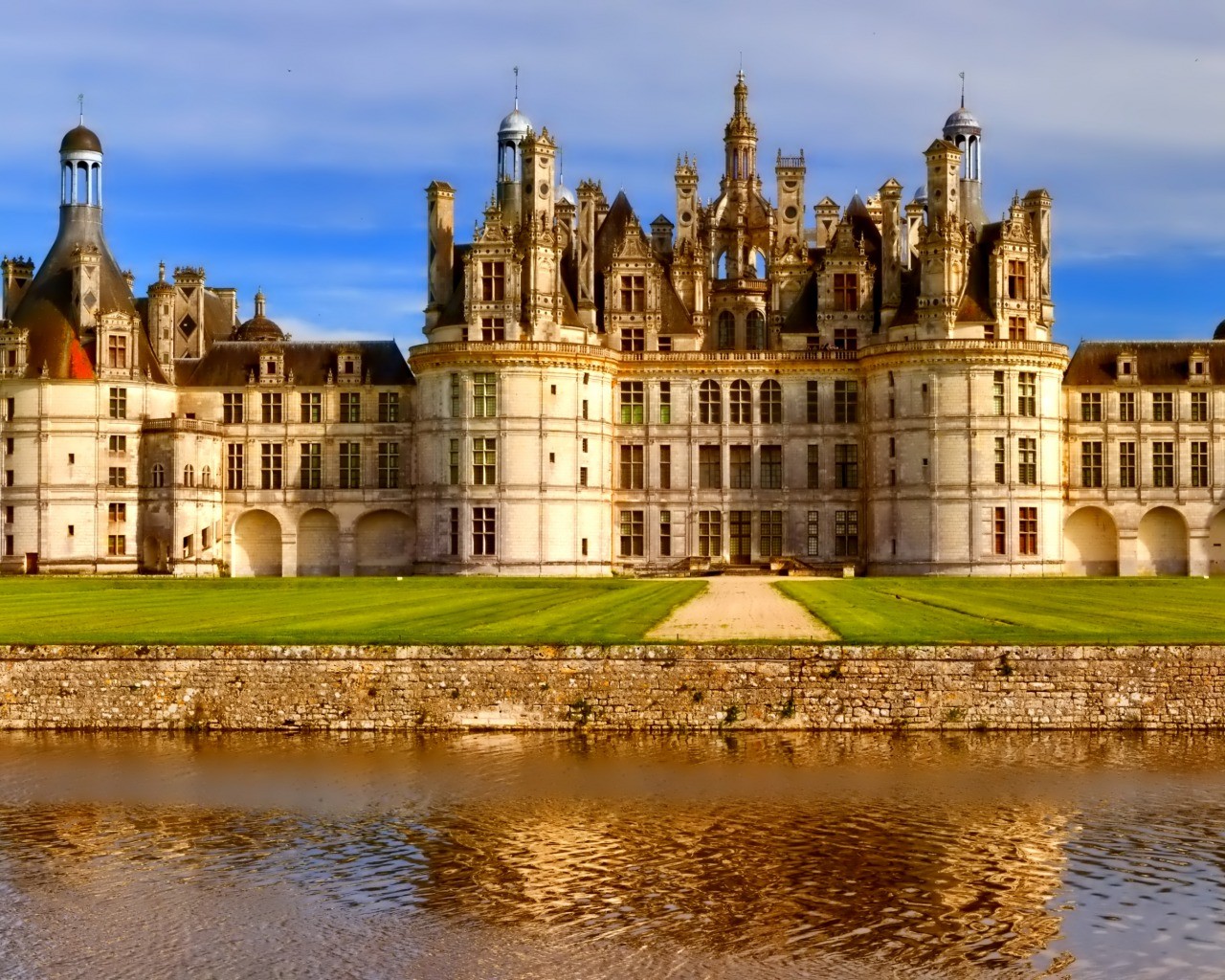 Die besten Schloss Chambord-Hintergründe für den Telefonbildschirm