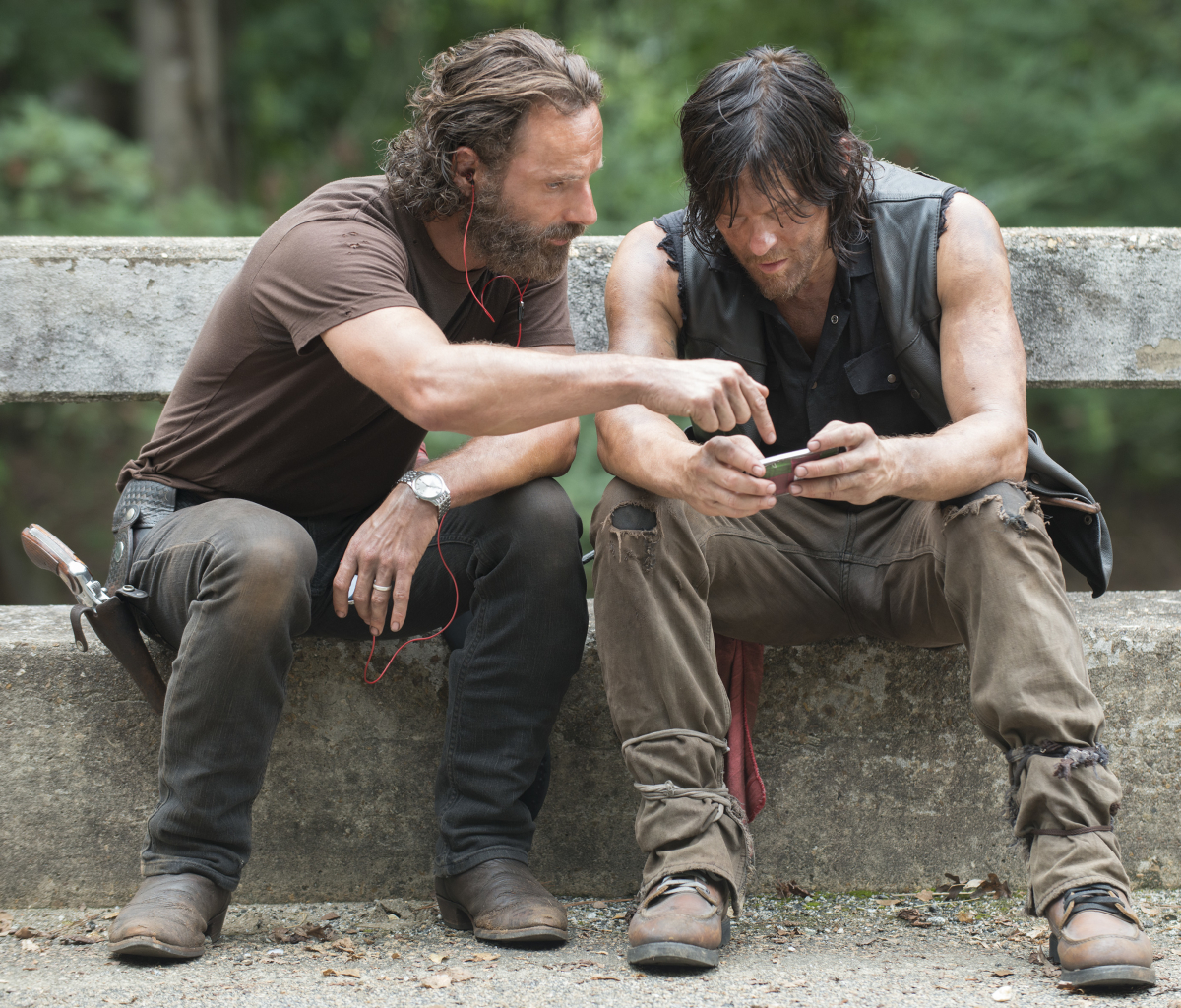 Download mobile wallpaper Andrew Lincoln, Tv Show, Norman Reedus, The Walking Dead, Rick Grimes, Daryl Dixon for free.