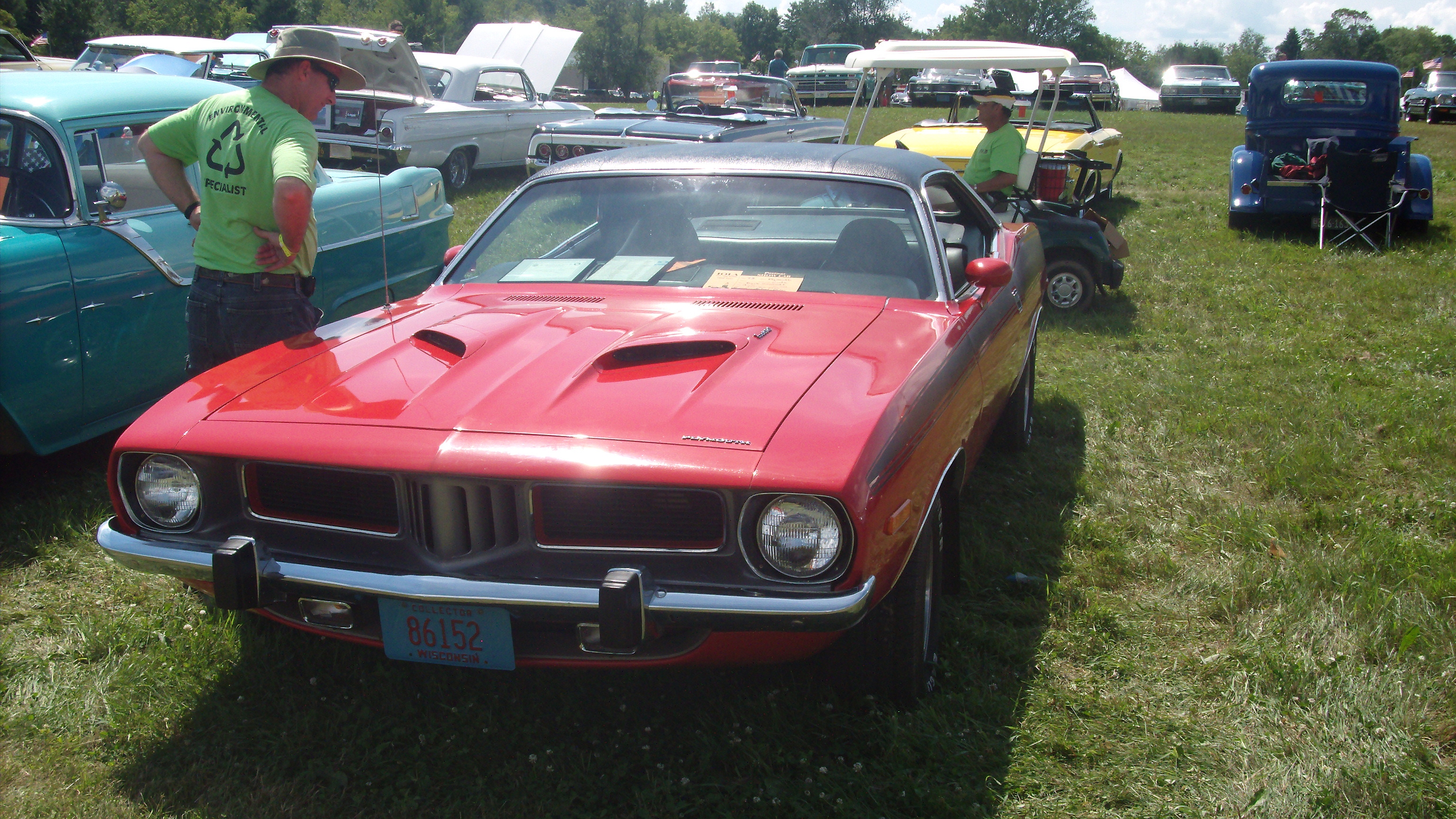 Download mobile wallpaper Vehicles, Plymouth Barracuda for free.