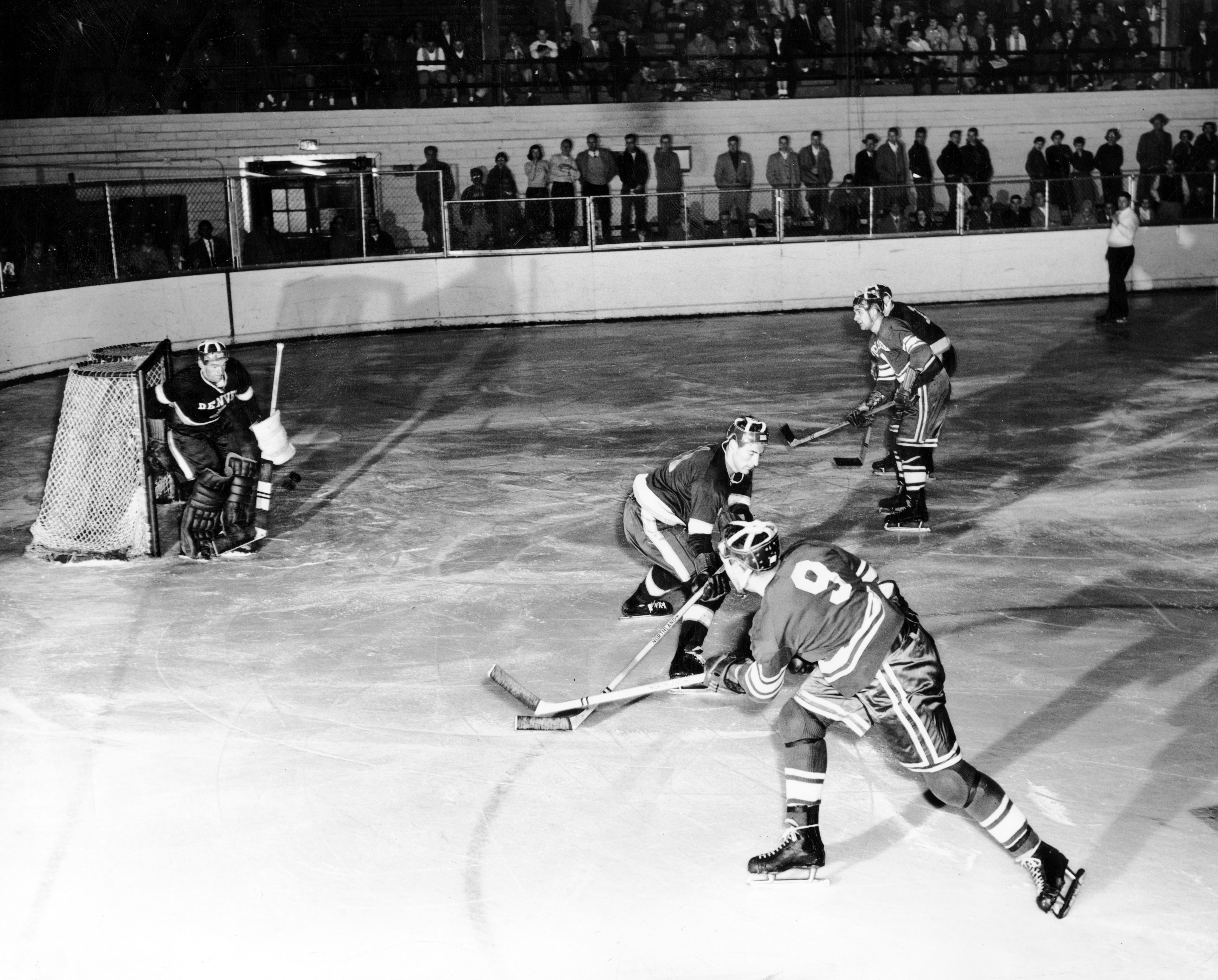 Téléchargez des papiers peints mobile Le Hockey, Des Sports gratuitement.