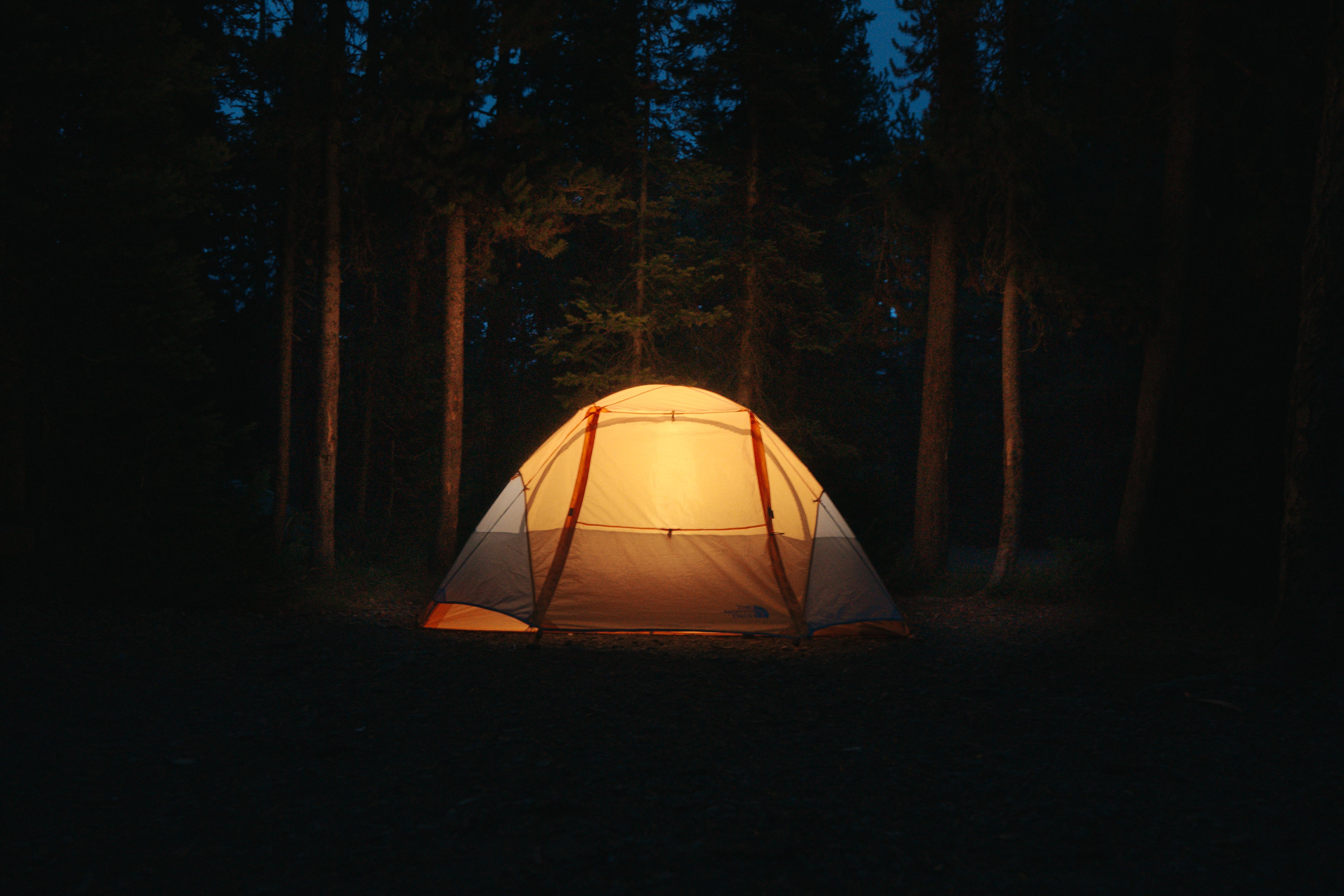 Free download wallpaper Campsite, Night, Miscellanea, Miscellaneous, Tent, Forest, Dark, Camping on your PC desktop