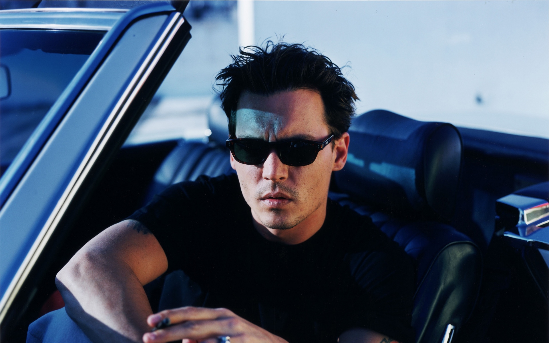 Download mobile wallpaper Johnny Depp, Sunglasses, Celebrity, Actor, Smoking for free.