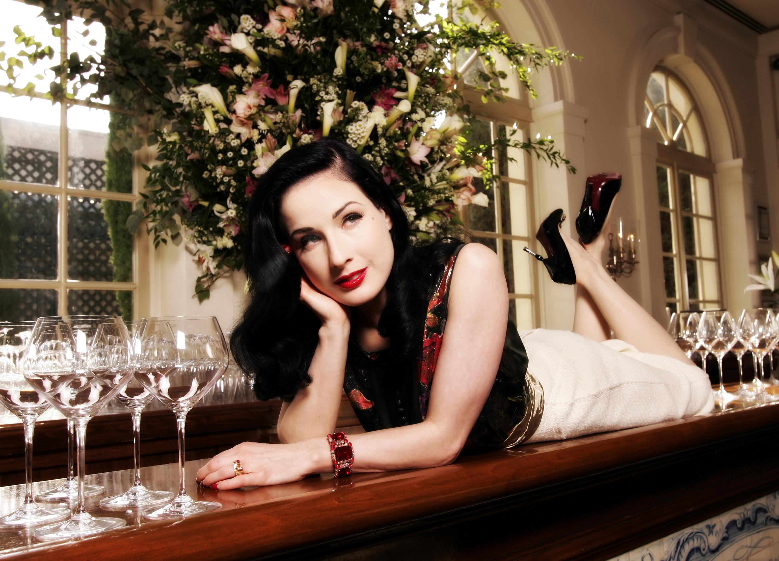 173499 Hintergrundbild herunterladen berühmtheiten, dita von teese - Bildschirmschoner und Bilder kostenlos