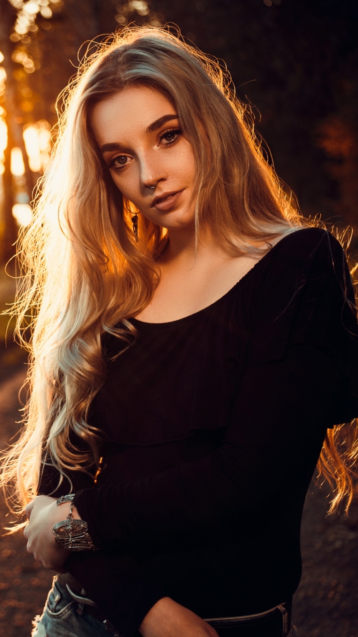 Handy-Wallpaper Blond, Modell, Frauen, Blondinen, Lange Haare kostenlos herunterladen.