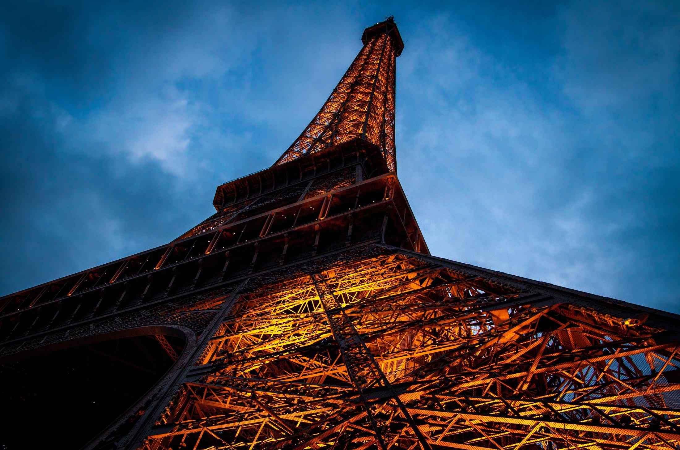 Free download wallpaper Night, Paris, Eiffel Tower, Monuments, Light, Close Up, France, Monument, Man Made on your PC desktop
