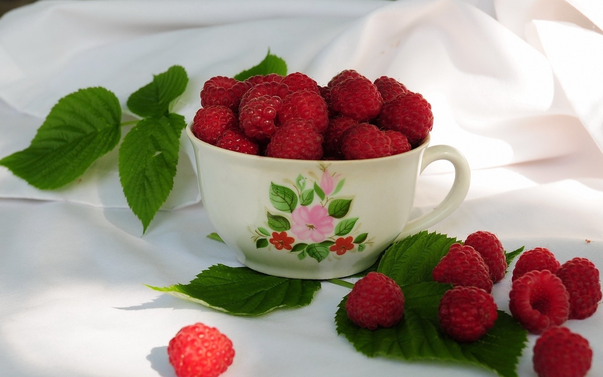 Free download wallpaper Food, Cups, Raspberry, Berries on your PC desktop