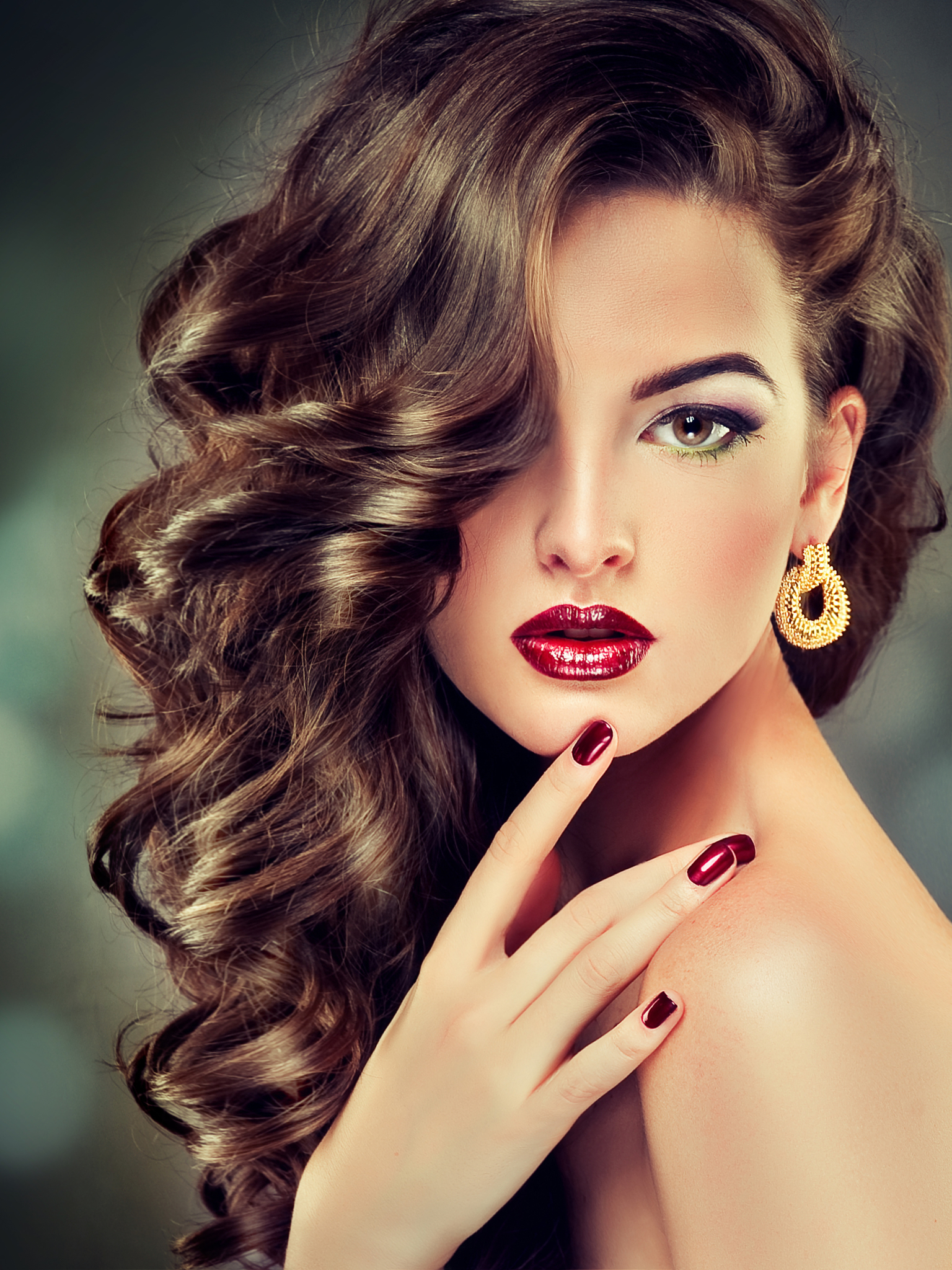 Handy-Wallpaper Locken, Modell, Frauen, Ohrringe, Lippenstift kostenlos herunterladen.