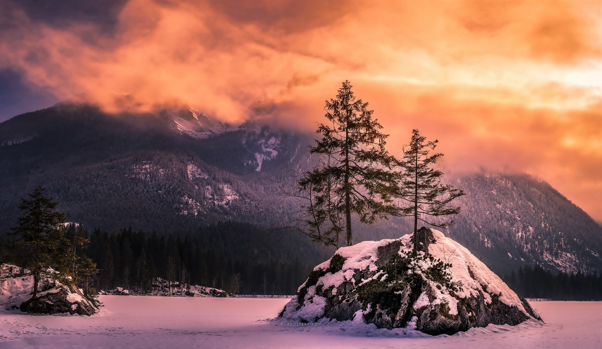 Скачать обои бесплатно Зима, Закат, Гора, Лес, Дерево, Земля/природа картинка на рабочий стол ПК