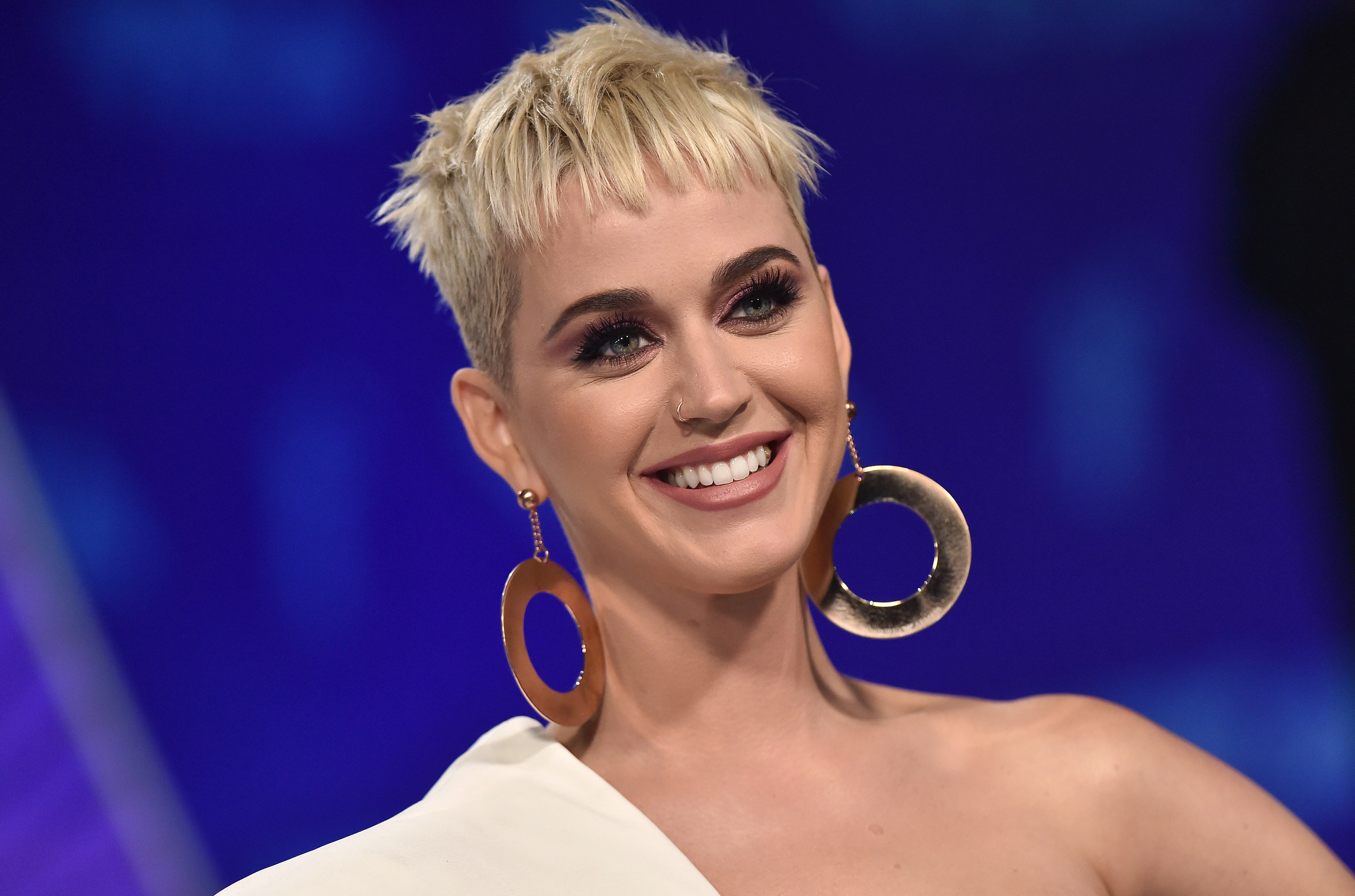 Baixar papel de parede para celular de Música, Katy Perry, Brincos gratuito.