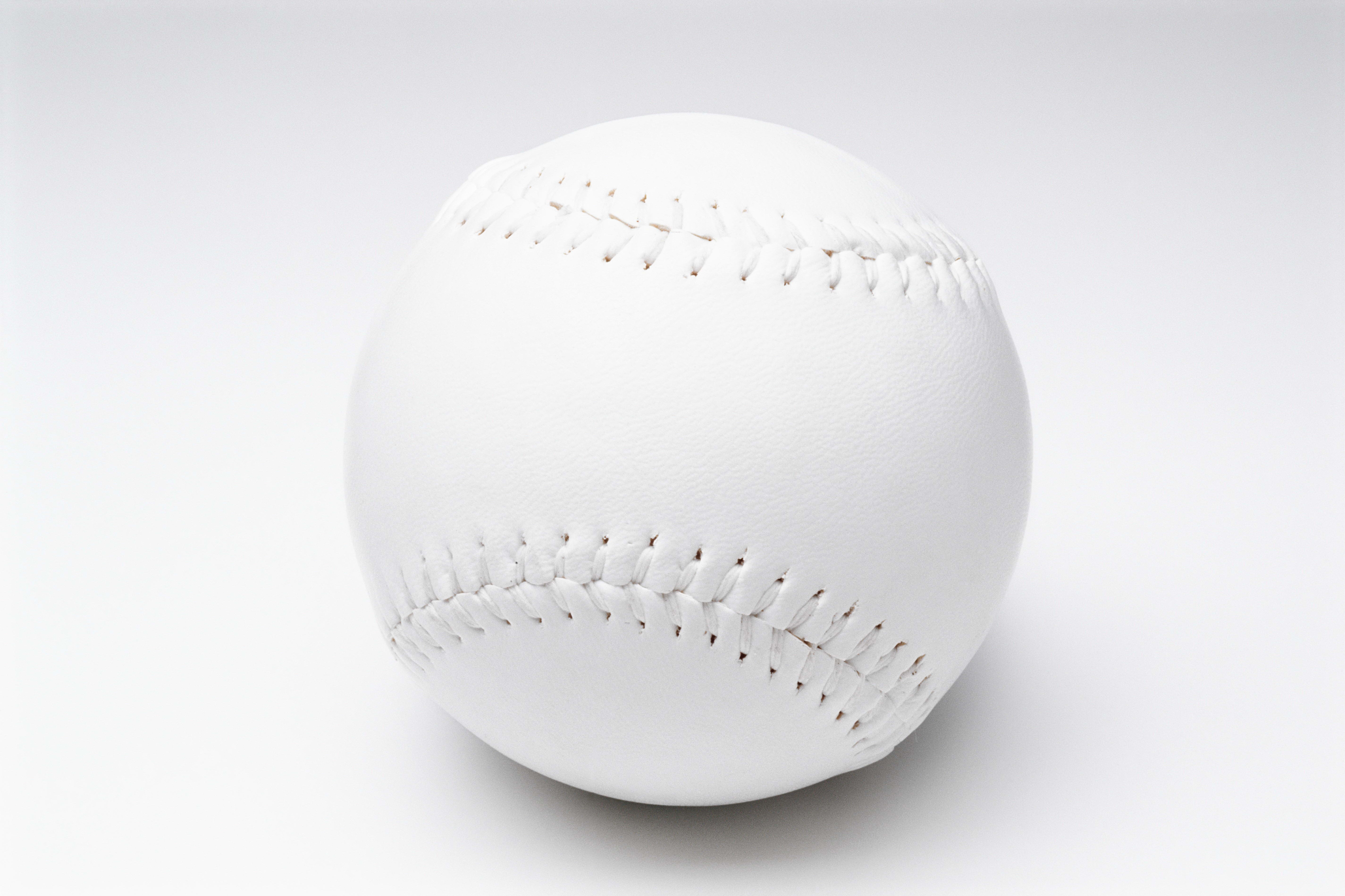 Baixar papel de parede para celular de Beisebol, Bola, Fundo Branco, Esportes gratuito.