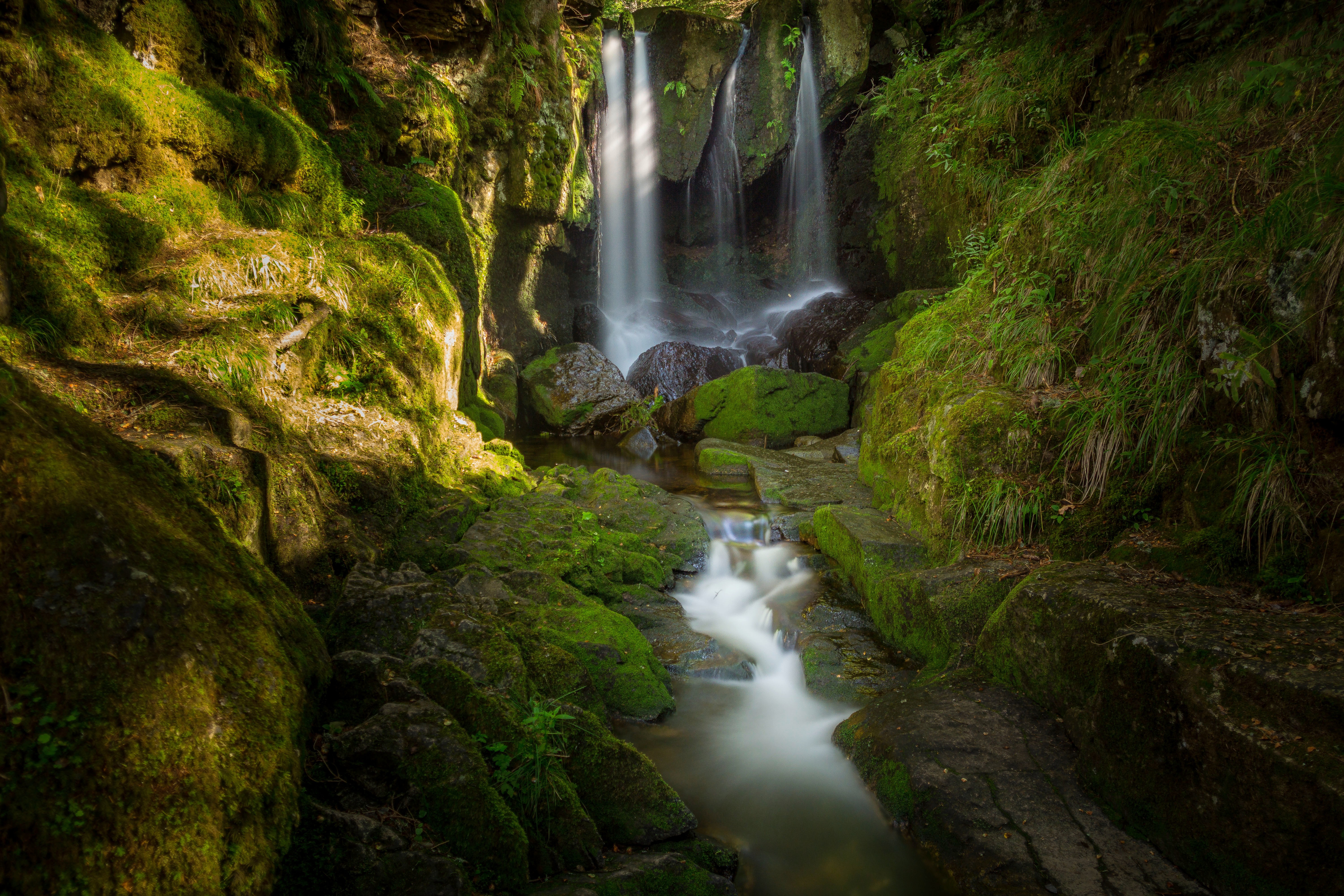 Free download wallpaper Nature, Water, Stones, Waterfall, Moss, Creek, Brook on your PC desktop