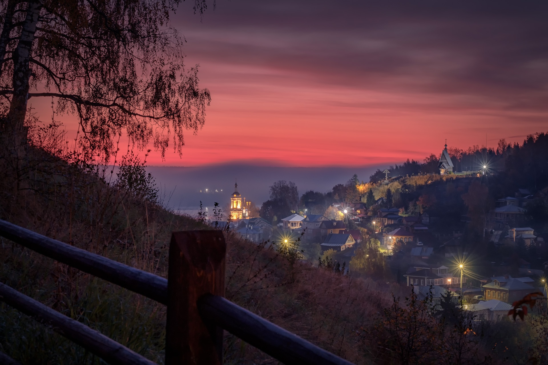 Free download wallpaper City, Building, Light, Fence, Town, Man Made, Towns on your PC desktop