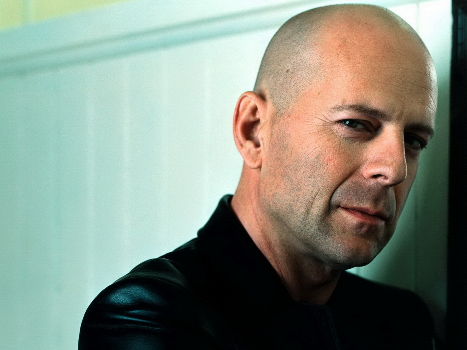 Download mobile wallpaper Bruce Willis, Celebrity for free.
