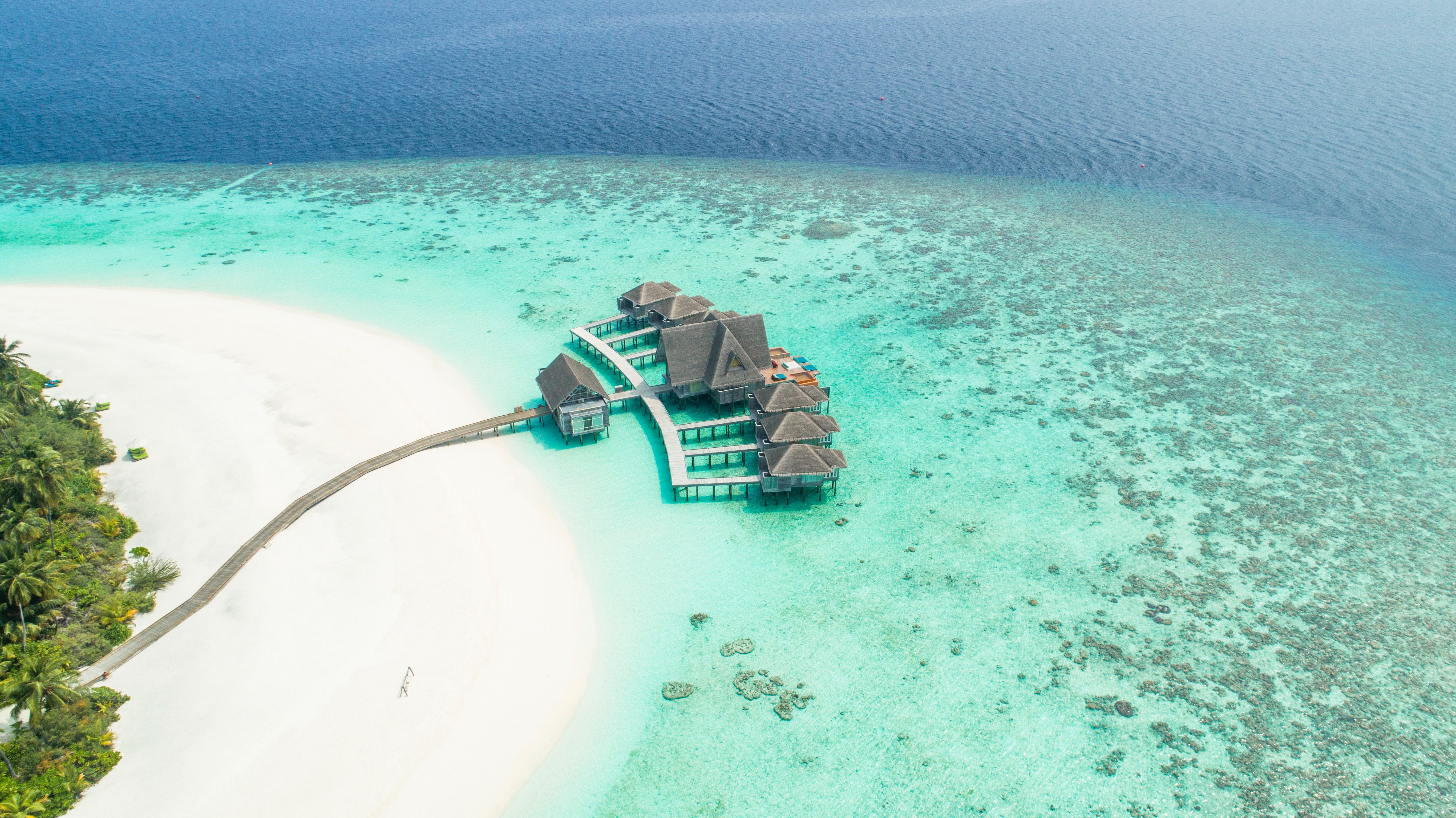 Descarga gratis la imagen Naturaleza, Vista Desde Arriba, Océano, Maldivas, Bungalow, Oceano, Isla en el escritorio de tu PC