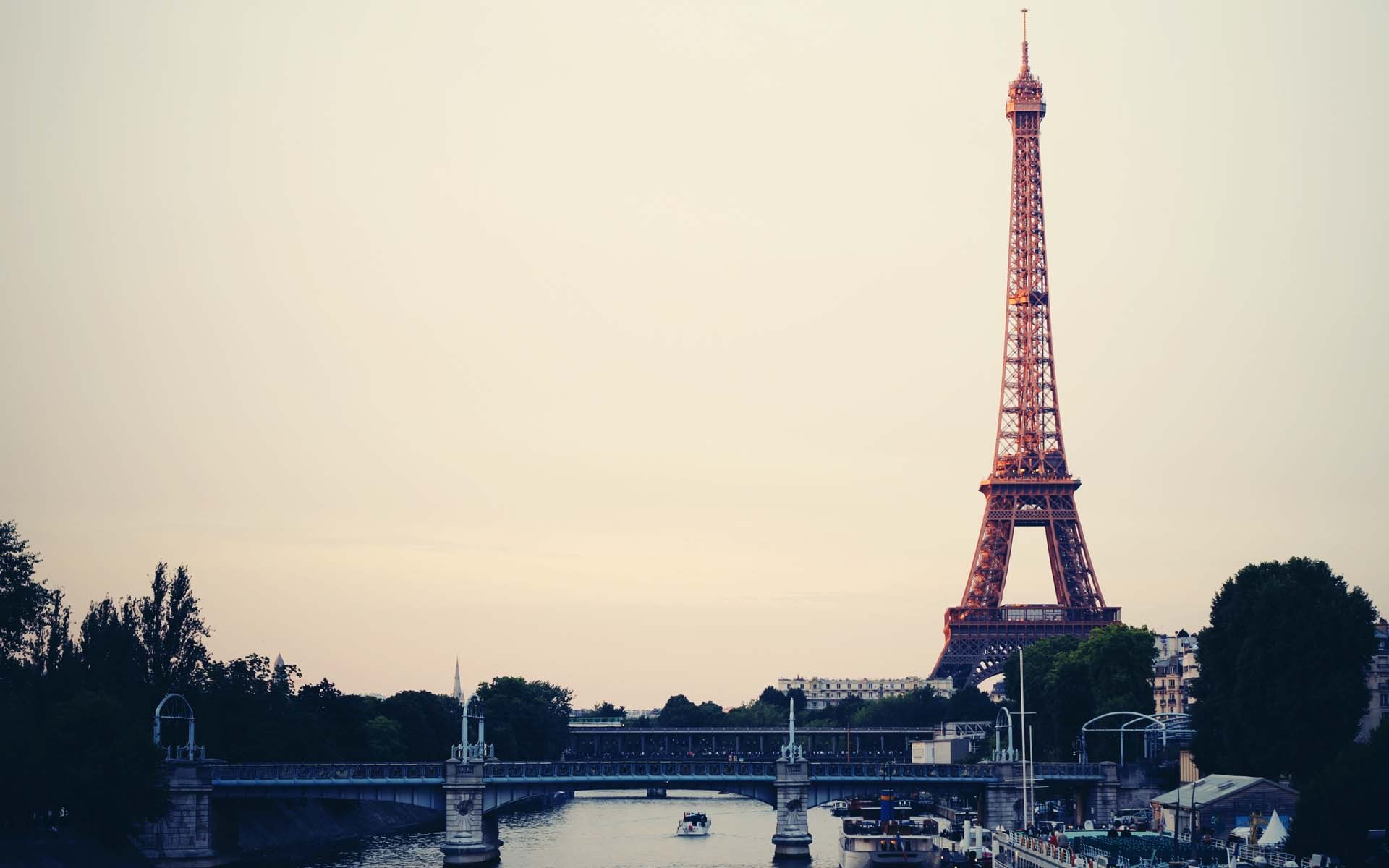 Скачать картинку Франция, Памятники, Сделано Человеком, Эйфелева Башня, Париж в телефон бесплатно.